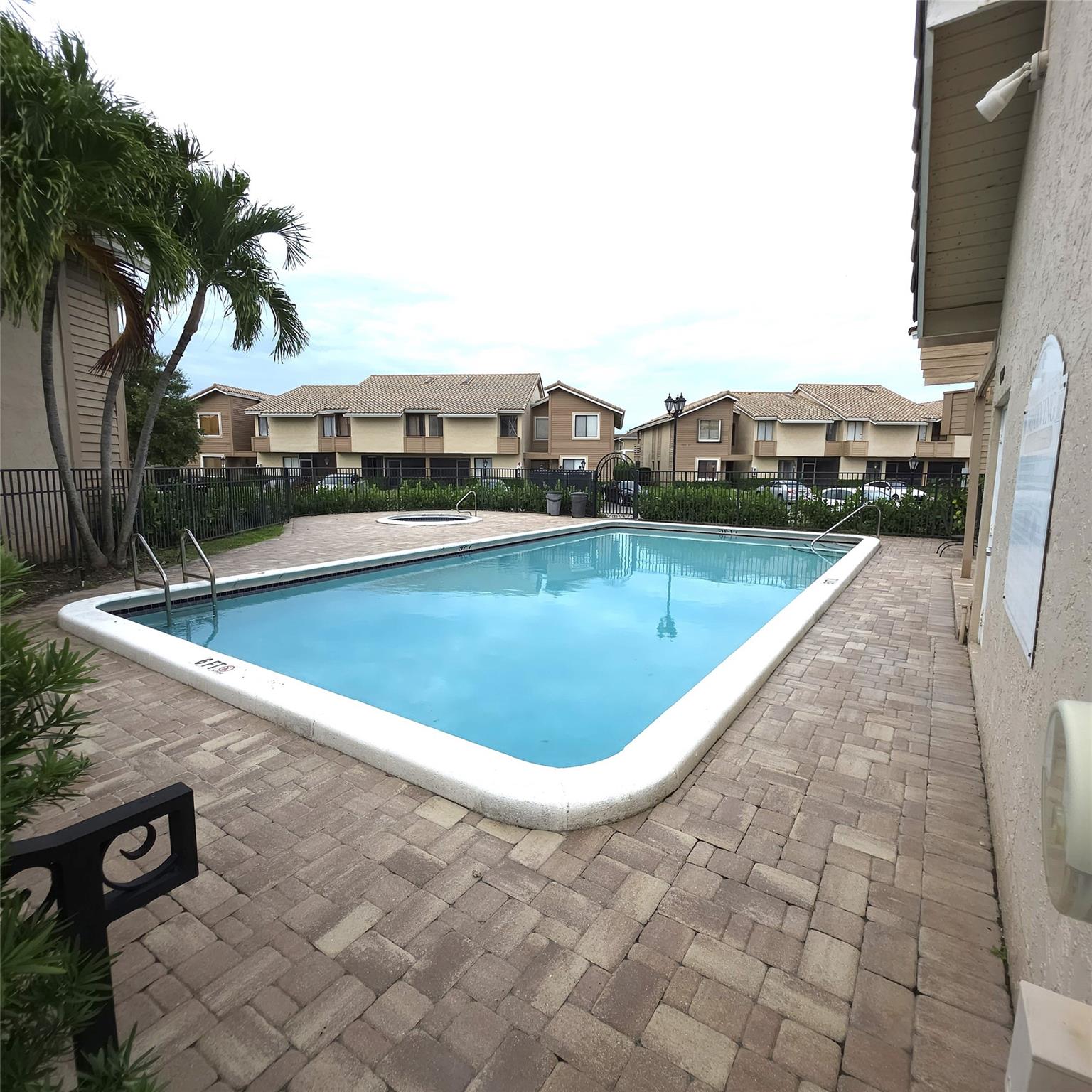9959 W Atlantic Boulevard, Coral Springs, FL 33071