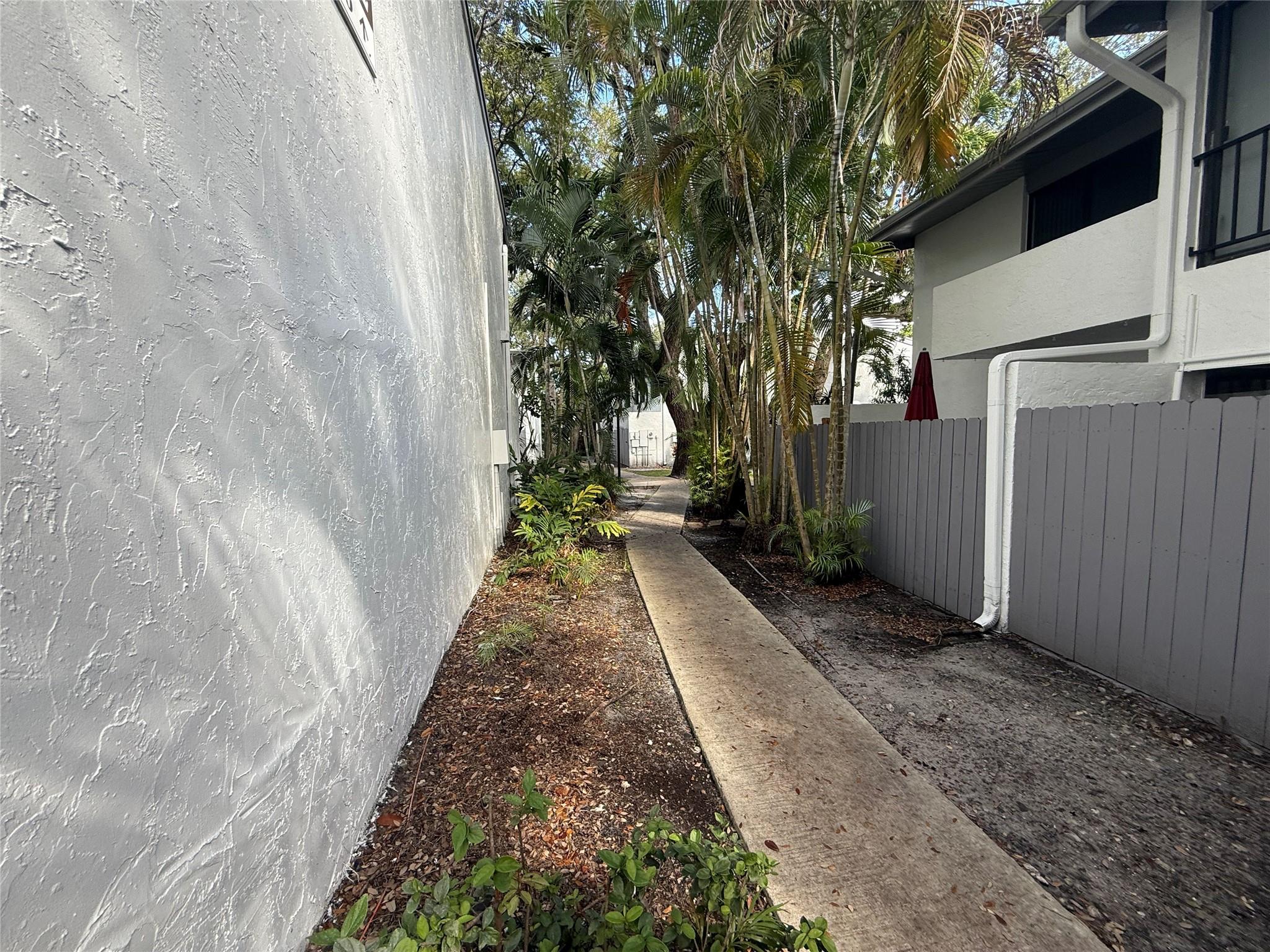 19428 NE 26th Avenue 103, Miami, FL 33180