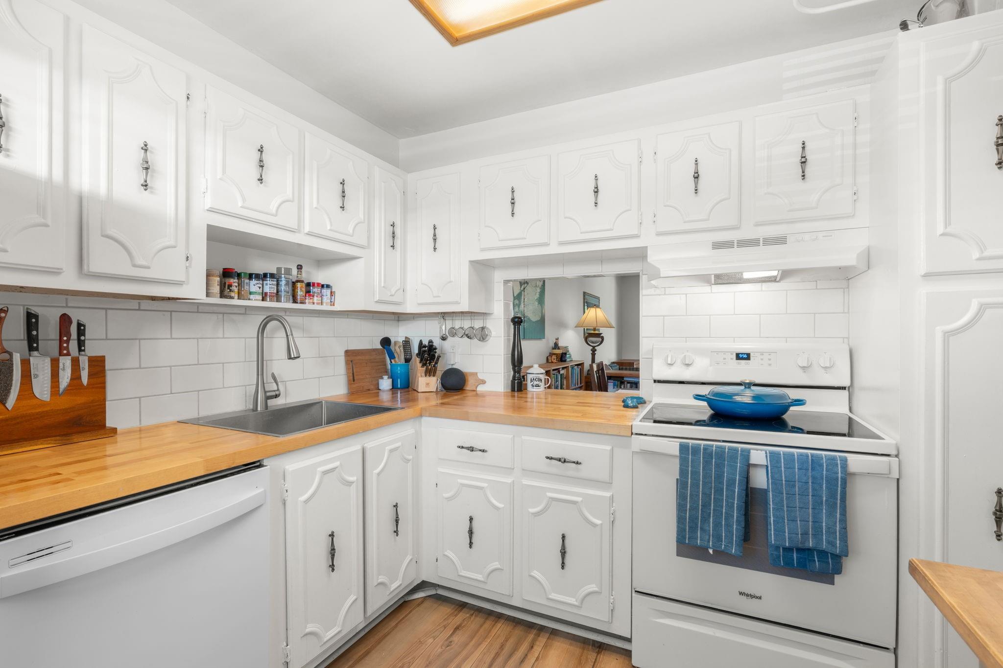 3000 Riverside Drive 302-1, Coral Springs, FL 33065