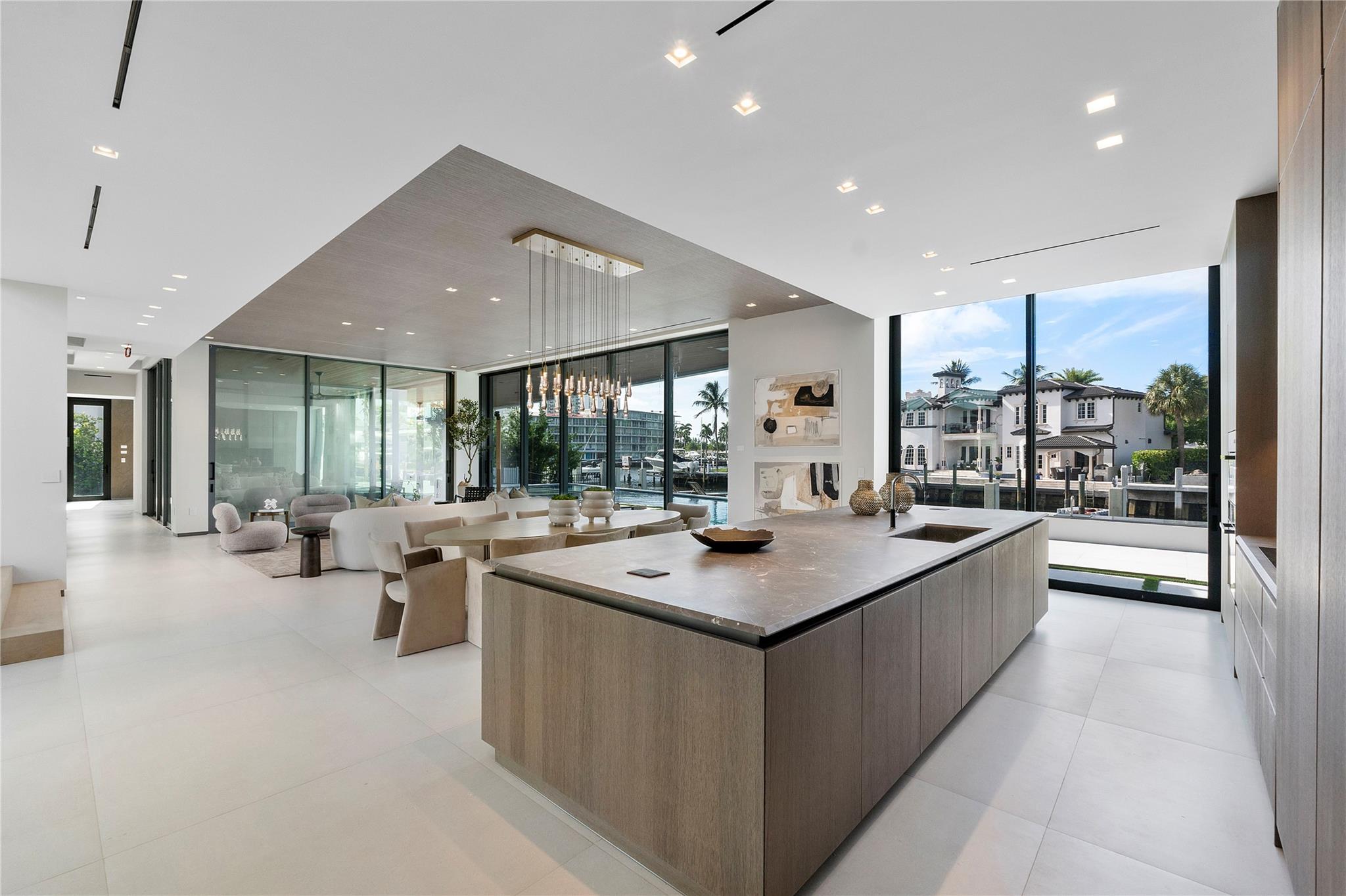 2880 NE 28th Street, Fort Lauderdale, FL 33306