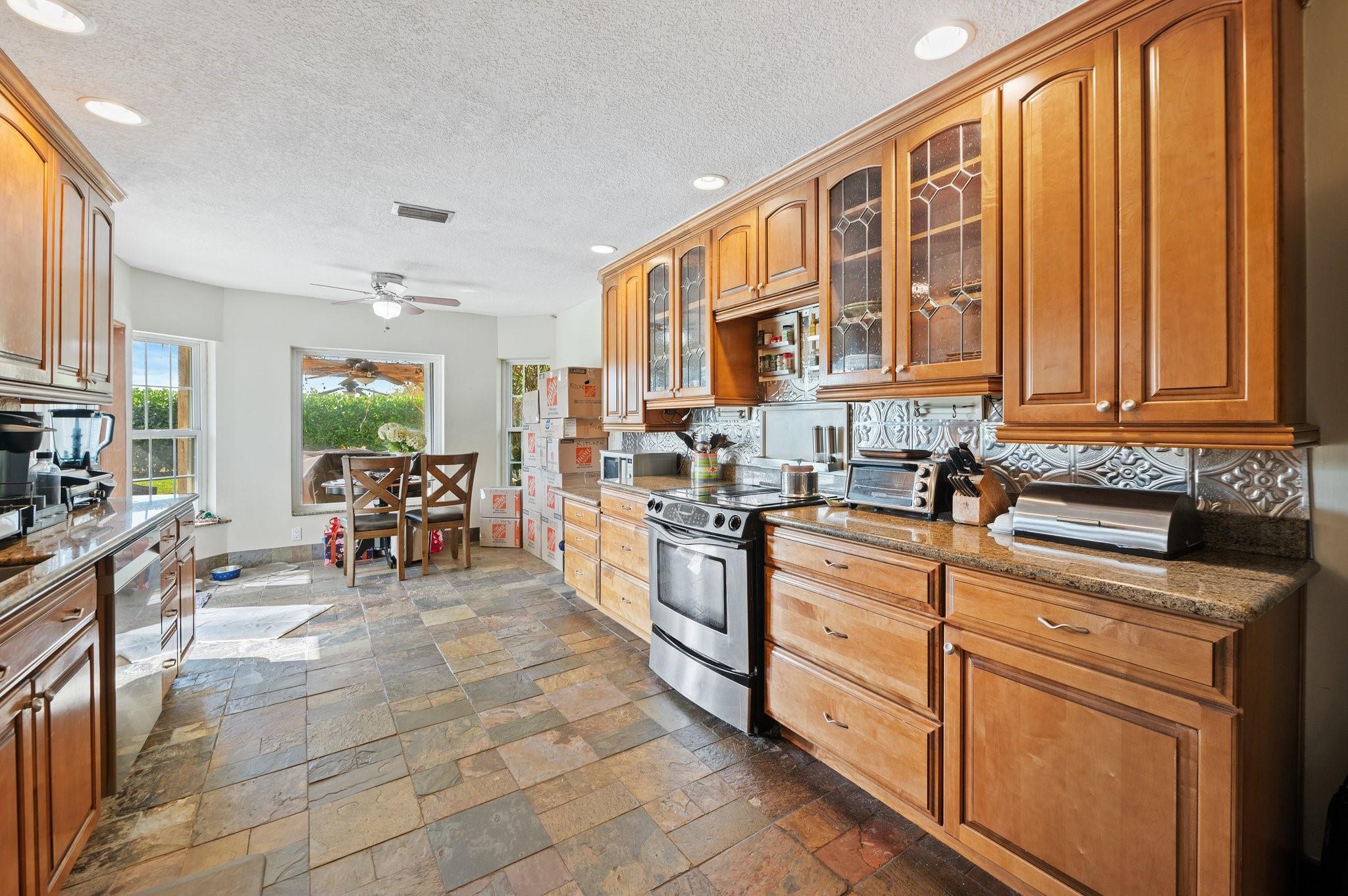 Photo for 10010 NW 11th Mnr, Coral Springs, FL 33071 - Listing #FX-10497303 10010 NW 11th Mnr, Coral Springs, FL 33071