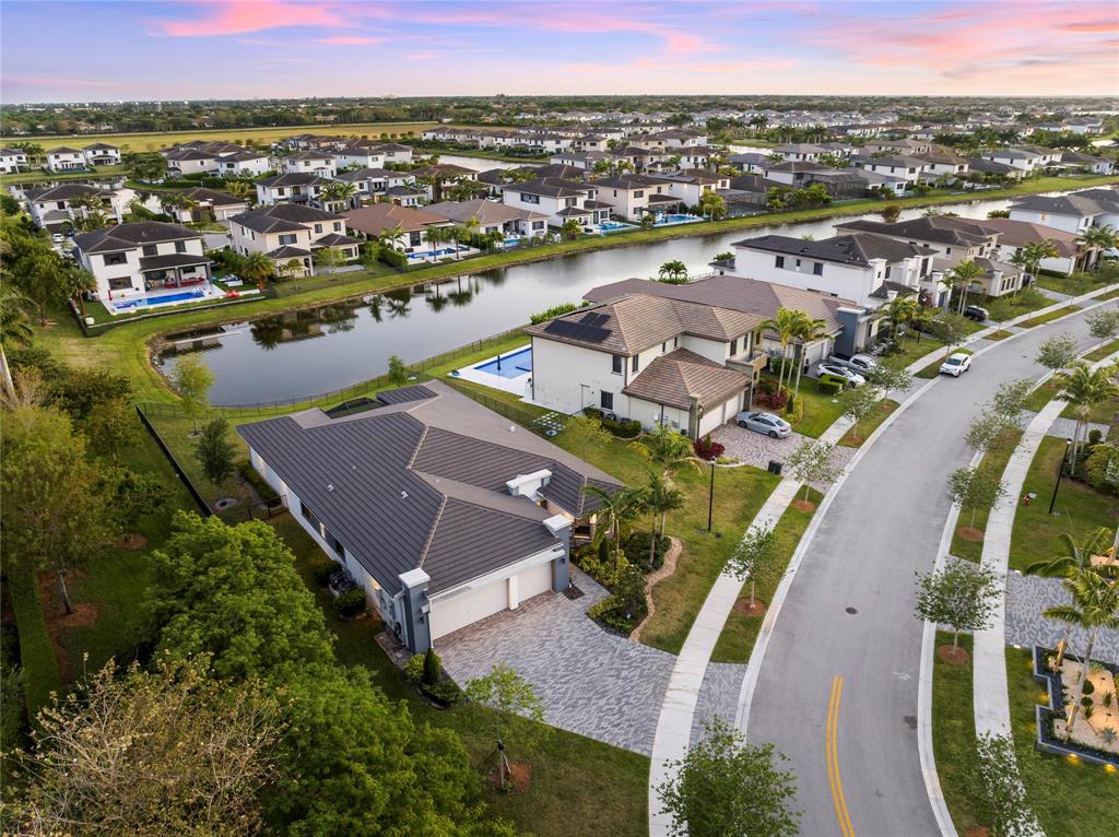 Photo for 10410 S Lago Vista Circle, Parkland, FL 33076 - Listing #FX-10434740 10410 S Lago Vista Circle, Parkland, FL 33076