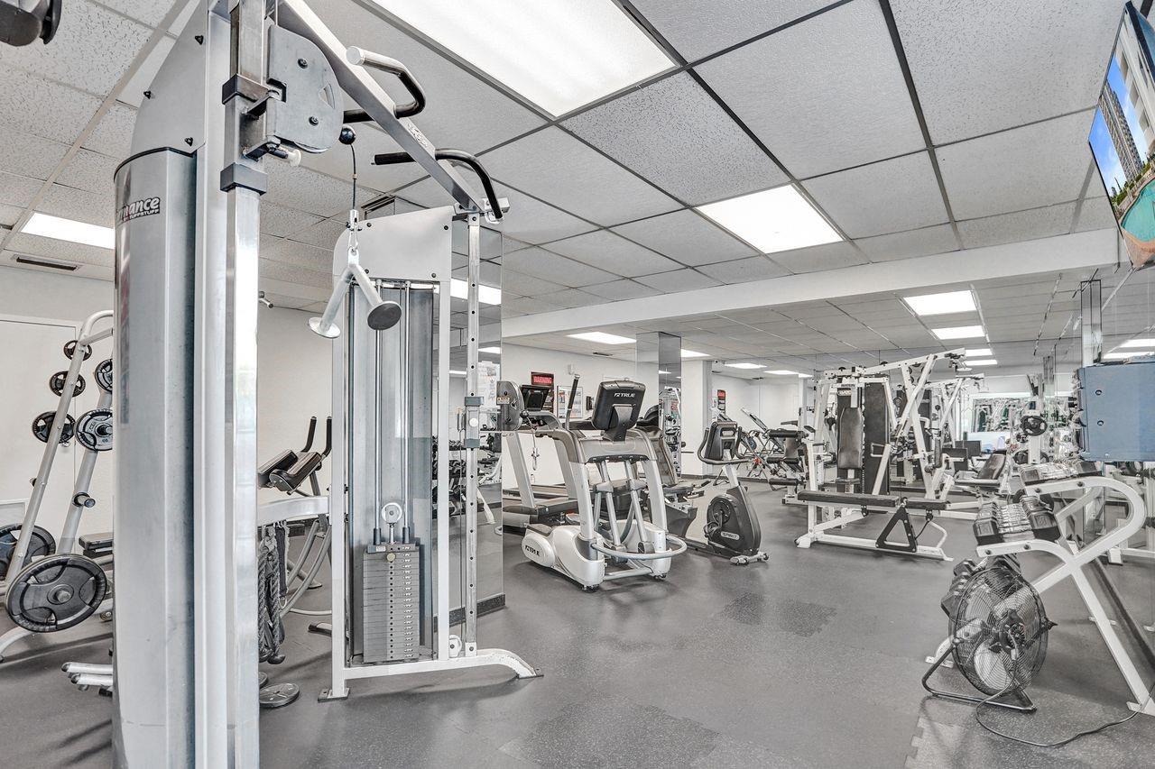 Very well equipped gym room with top of the line machines.