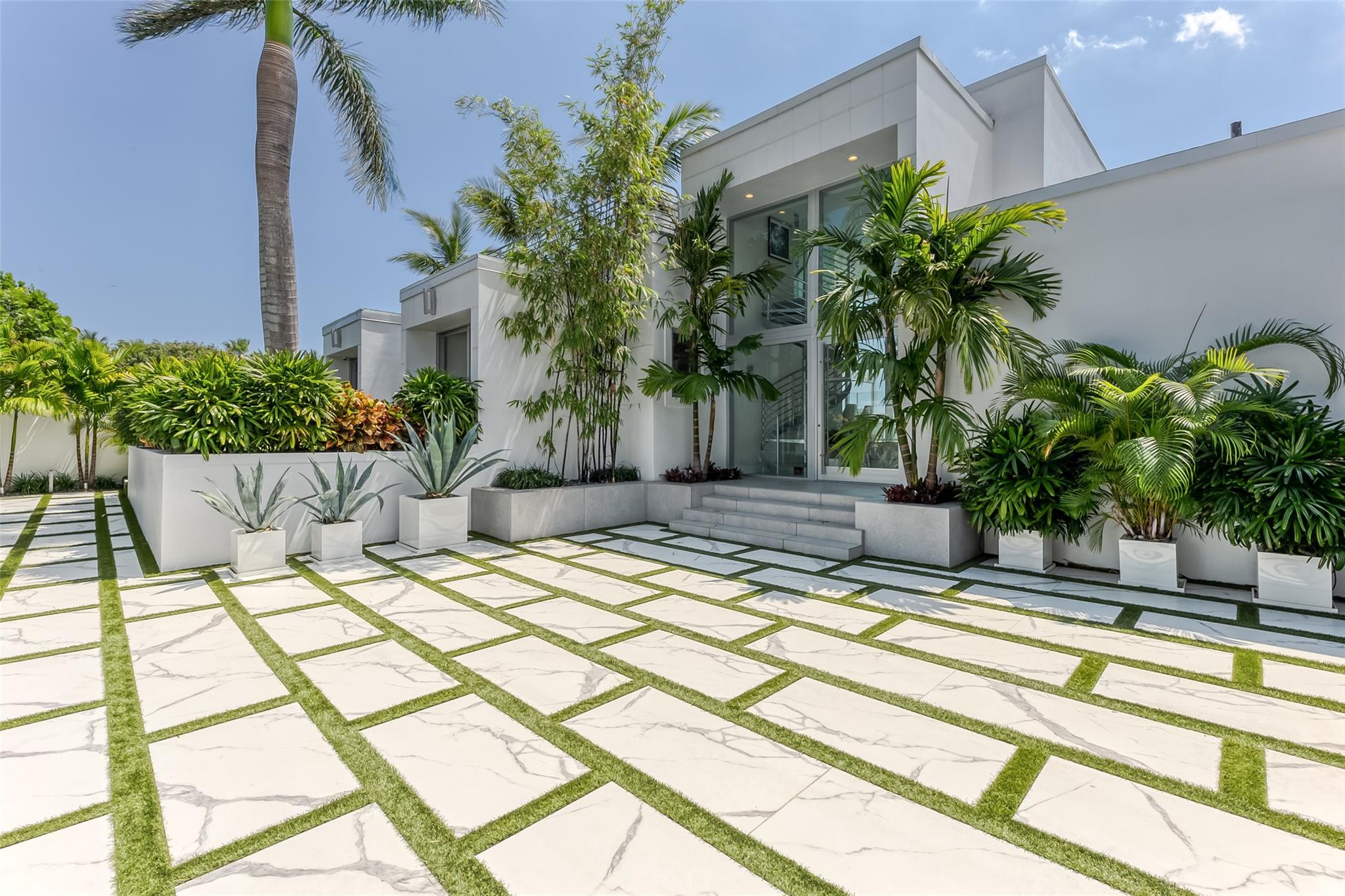 2200 Inlet Drive, Fort Lauderdale, FL 33316