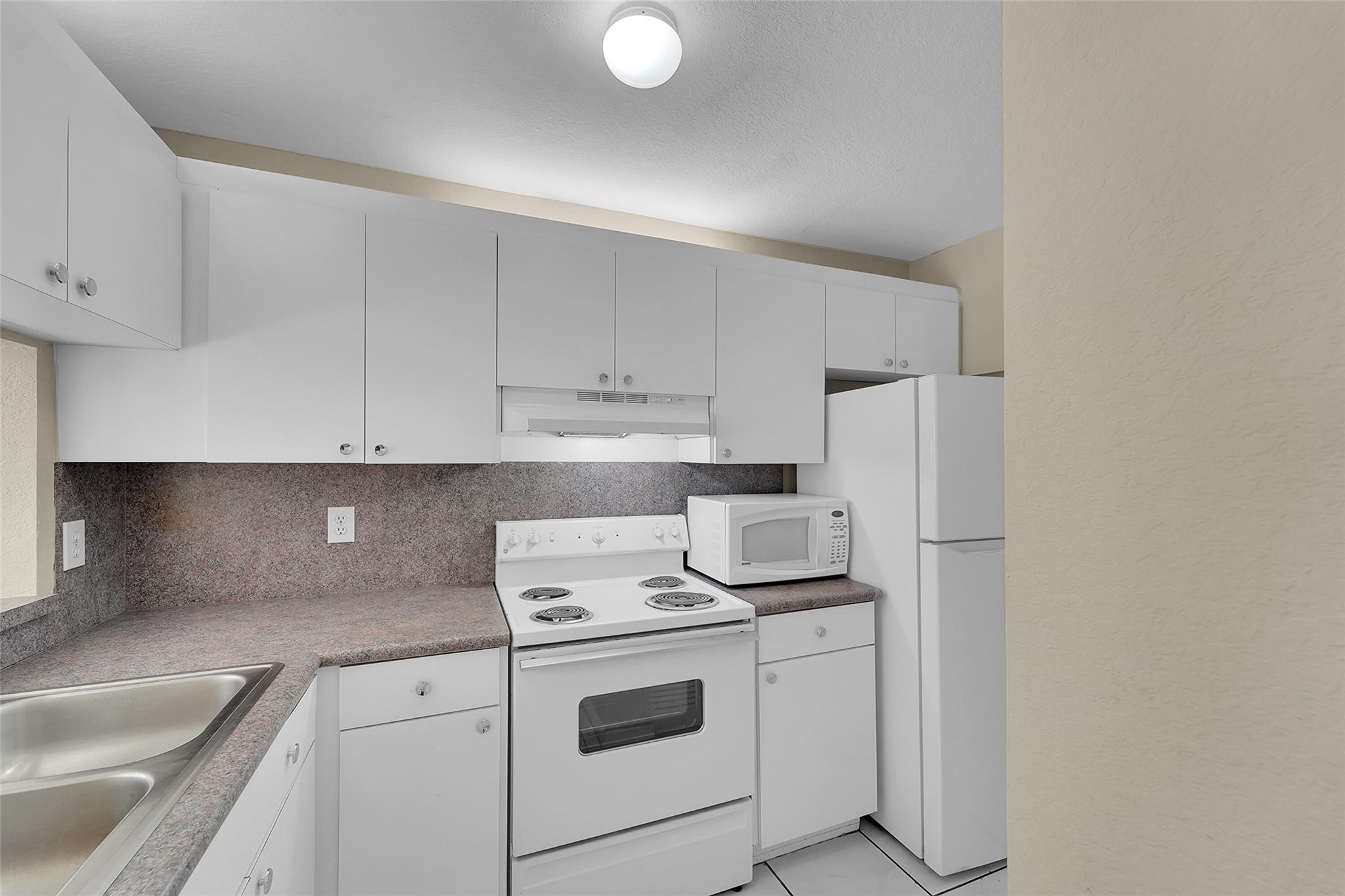 9088 NW 40th Street, Coral Springs, FL 33065