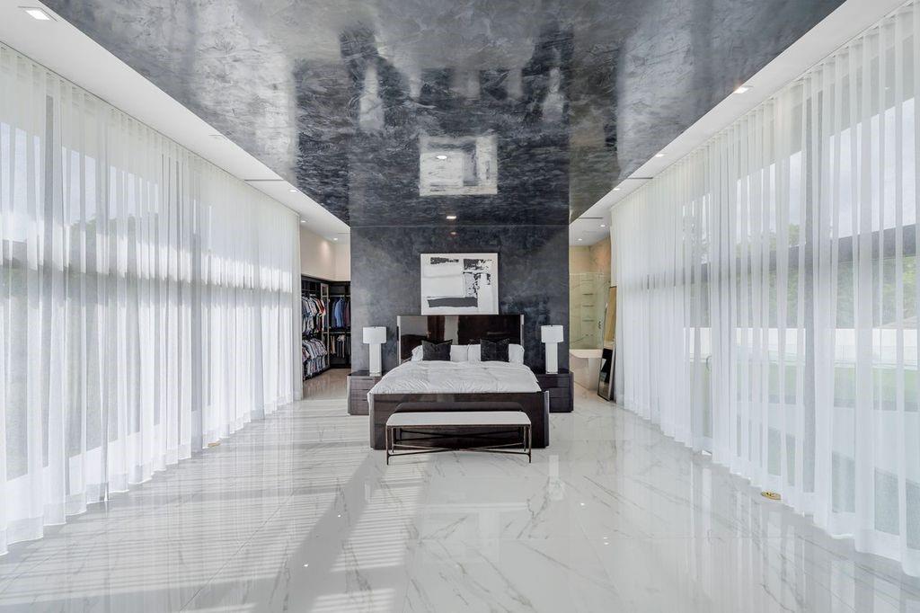 19 Gatehouse Road, Sea Ranch Lakes, FL 33308