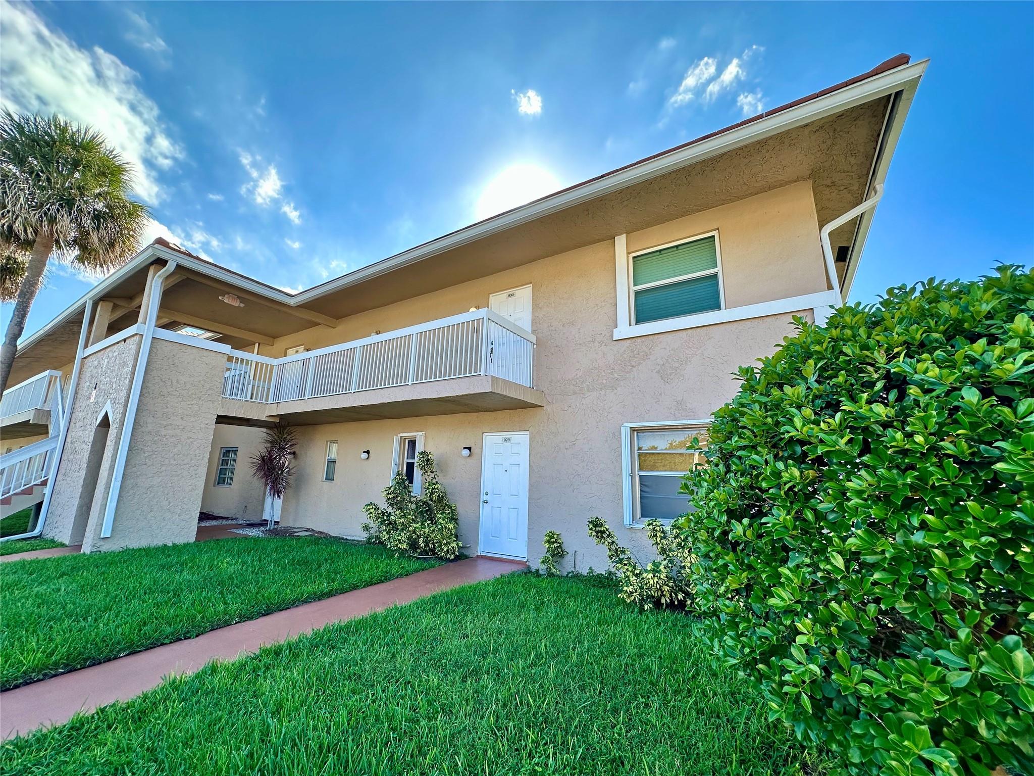 930 Twin Lakes Drive 8-P, Coral Springs, FL 33071