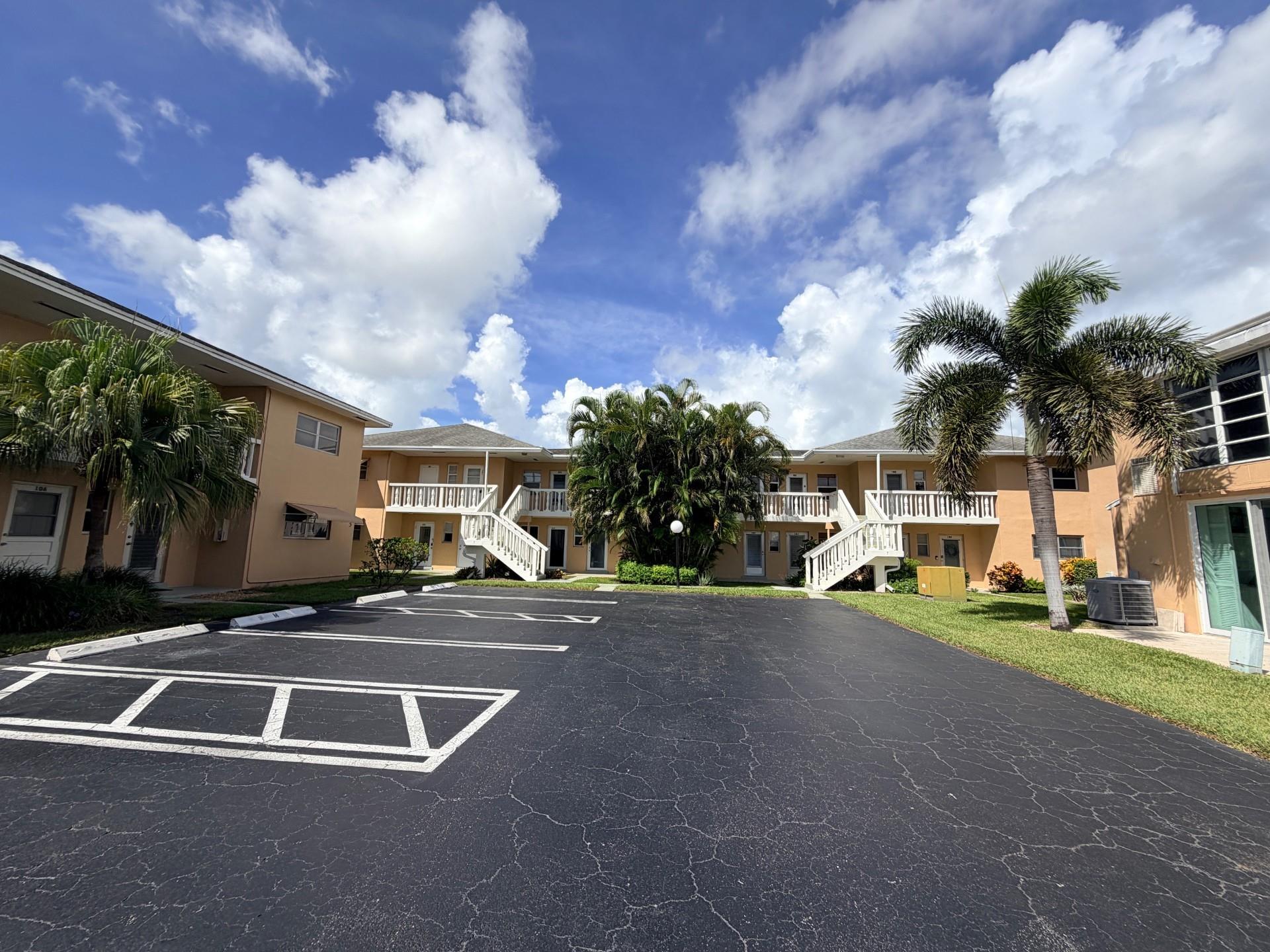 Photo for 2101 NE 1st Court, 206, Boynton Beach, FL 33435 - listing #FX-10529082 2101 NE 1st Court, 206, Boynton Beach, FL 33435