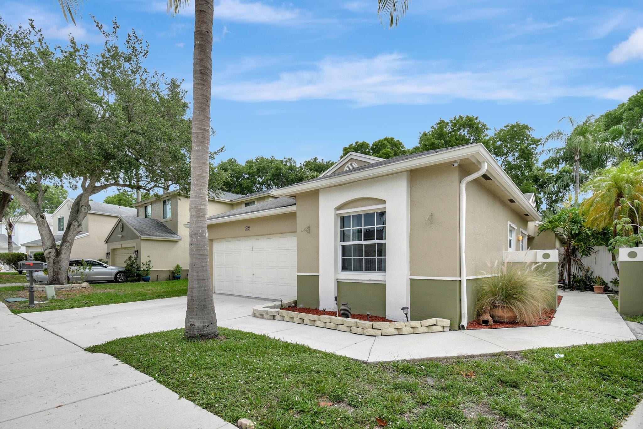 Photo for 134 E Riverbend Drive, Sunrise, FL 33326 - Listing #FX-10503326 134 E Riverbend Drive, Sunrise, FL 33326