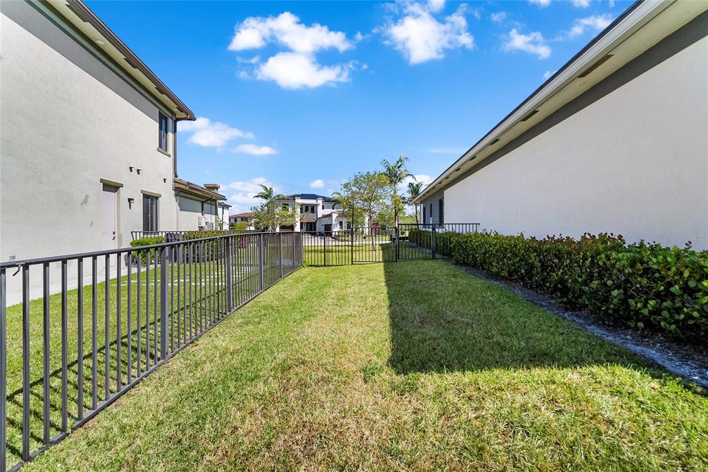 Photo for 10410 S Lago Vista Circle, Parkland, FL 33076 - Listing #FX-10434740 10410 S Lago Vista Circle, Parkland, FL 33076