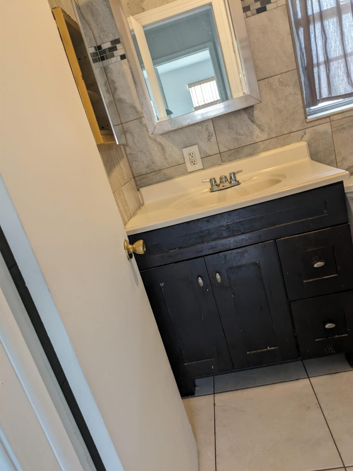 4000 NW Woodside Drive, Coral Springs, FL 33065