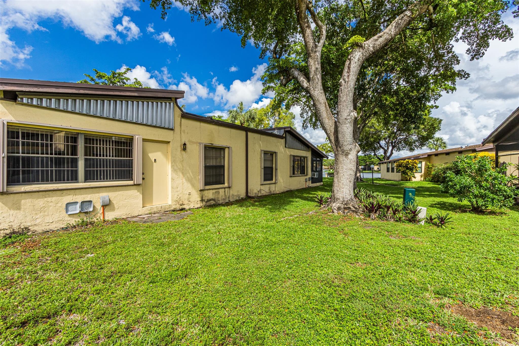 450 Briarwood Circle 2, Hollywood, FL 33024