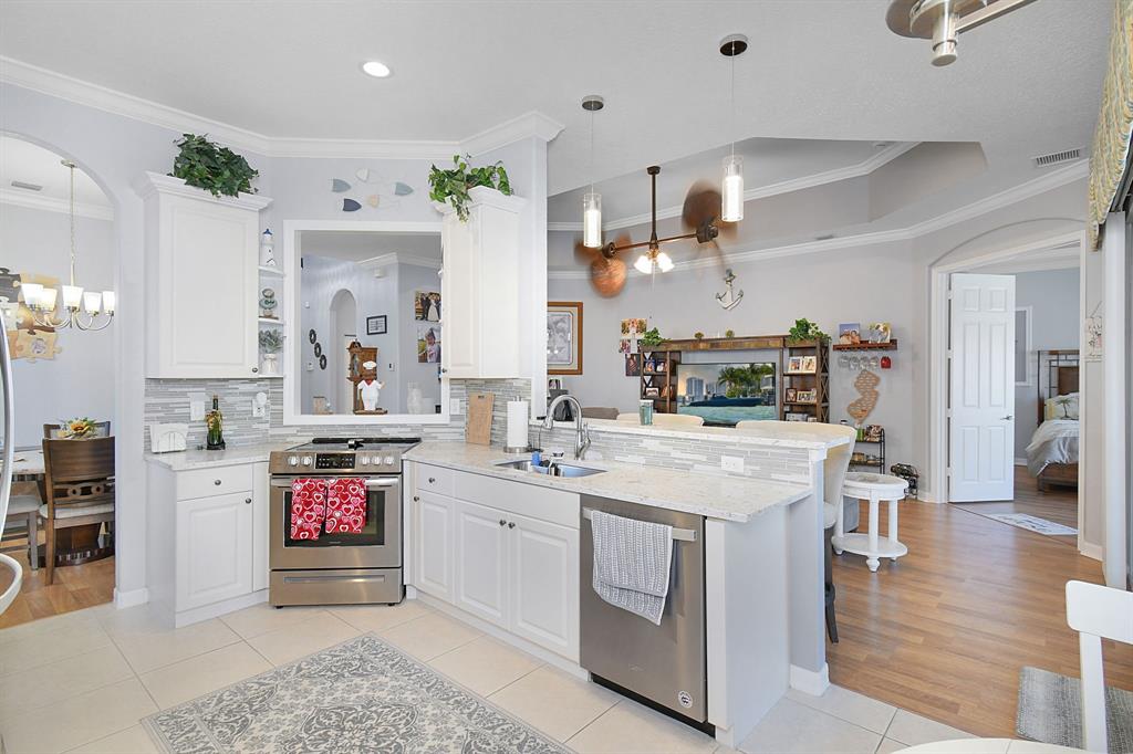 Photo for 6556 SE Broadmoor Lane, Stuart, FL 34997 - Listing #FX-10436197 NEWER RANGE WITH OPENING TO YOUR LIVING AREA