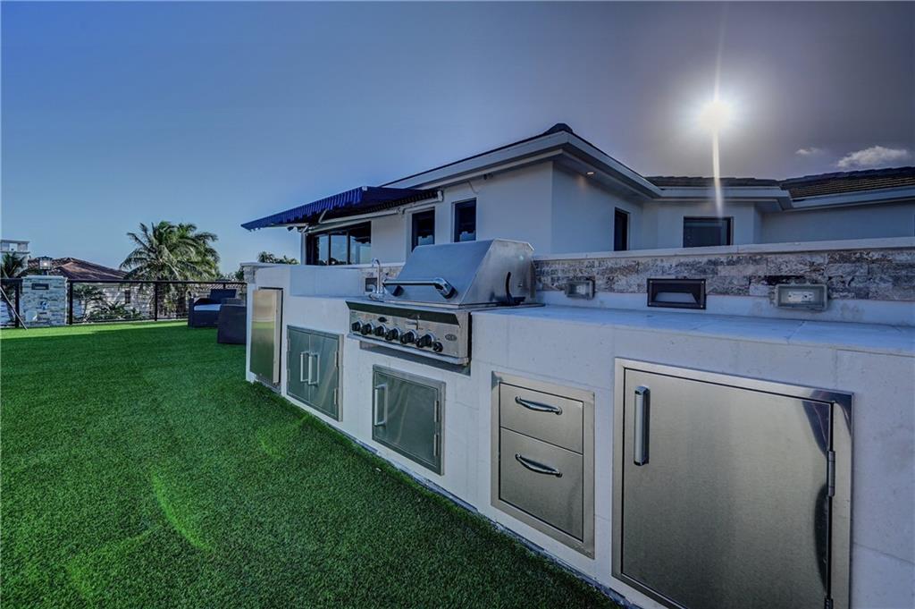 2900 NE 8 Avenue, Boca Raton, FL 33431