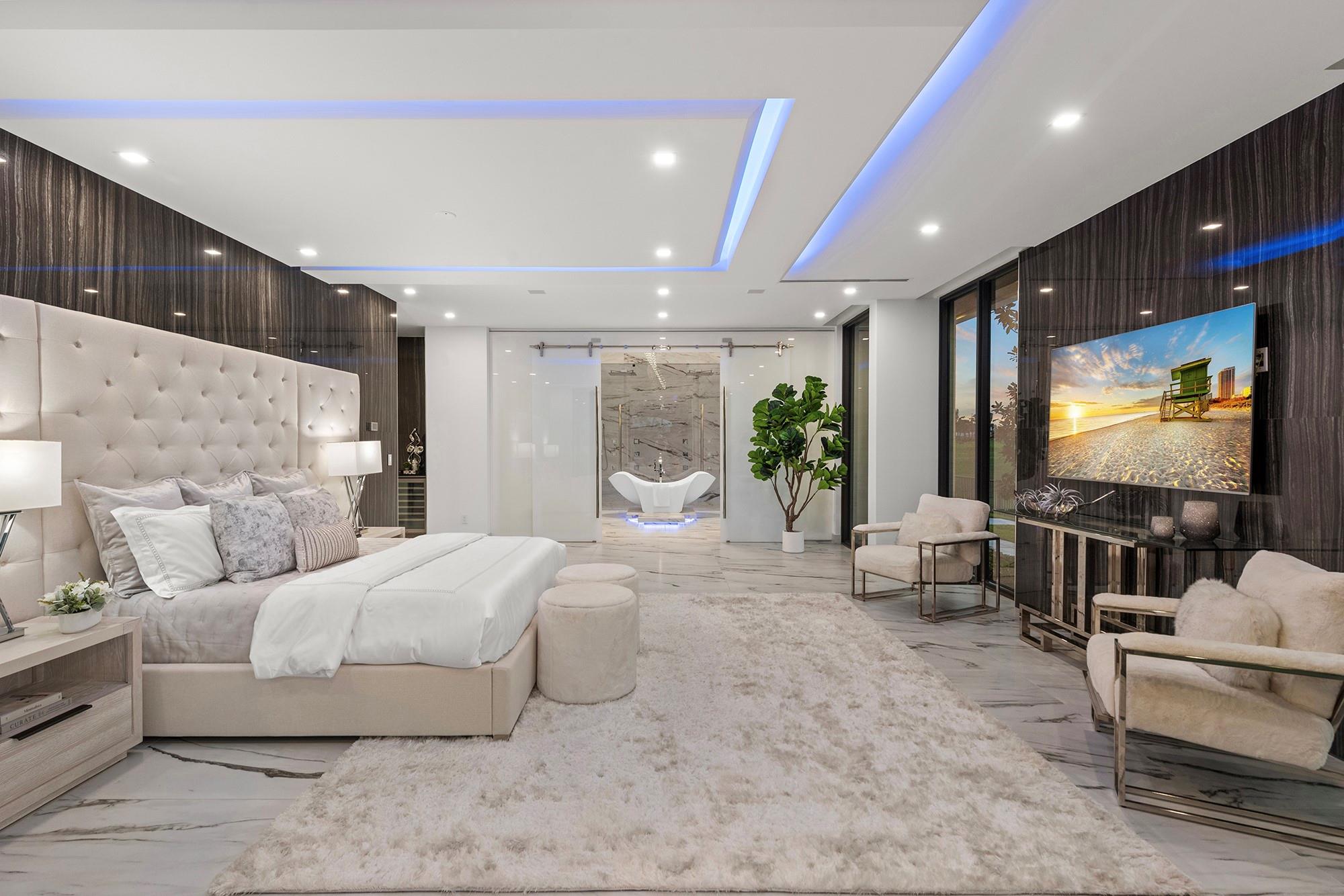 4041 Country Club Lane, Fort Lauderdale, FL 33308