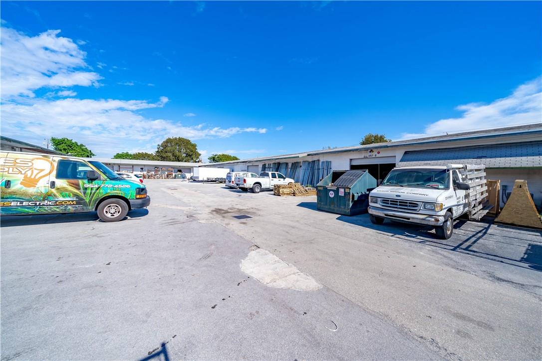 841 NE 44th Street, Oakland Park, FL 33334