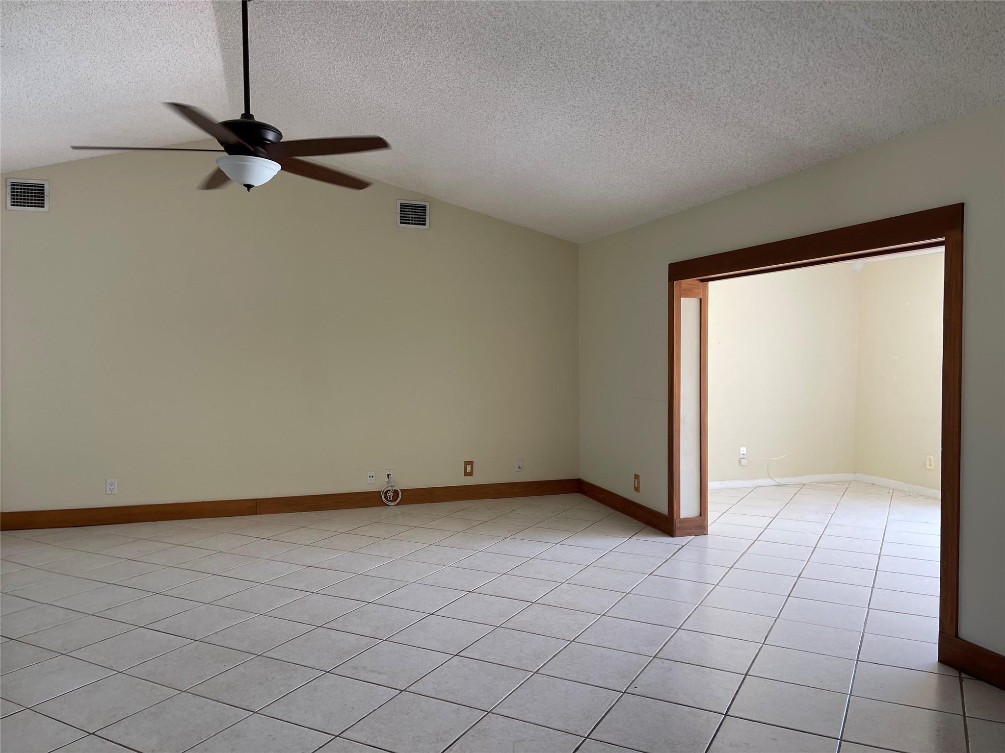 Photo for 10010 NW 11th Mnr, Coral Springs, FL 33071 - Listing #FX-10497303 10010 NW 11th Mnr, Coral Springs, FL 33071