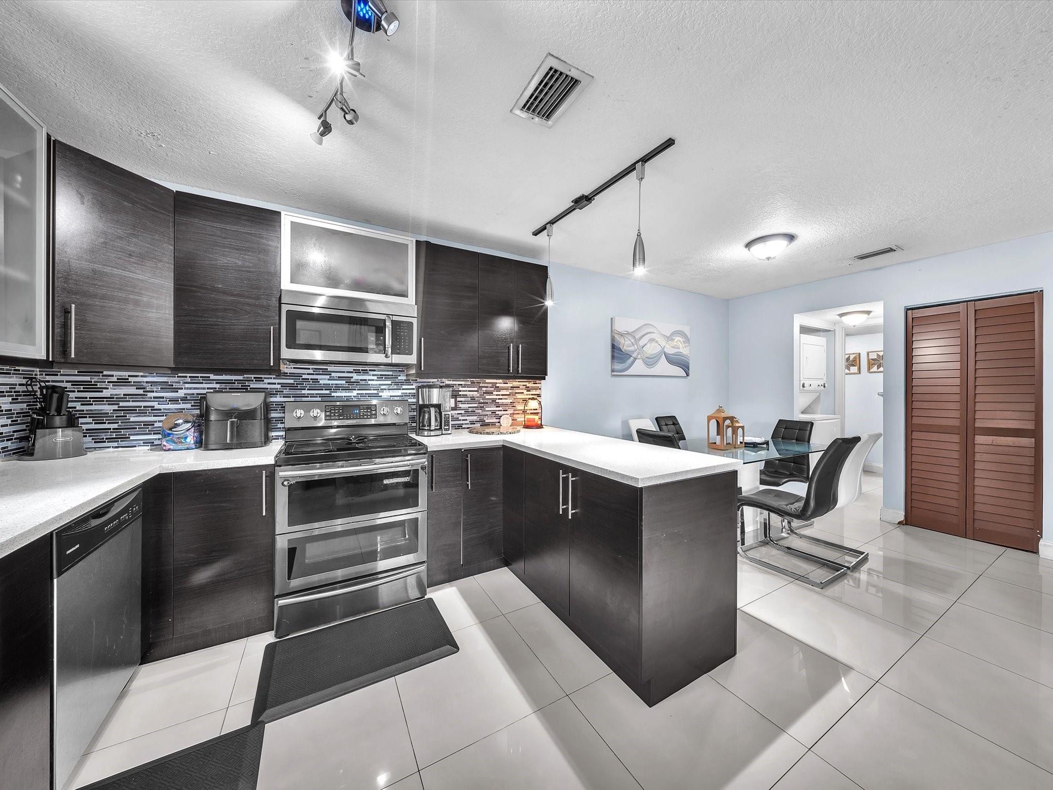 2496 NW 99th Avenue, Coral Springs, FL 33065