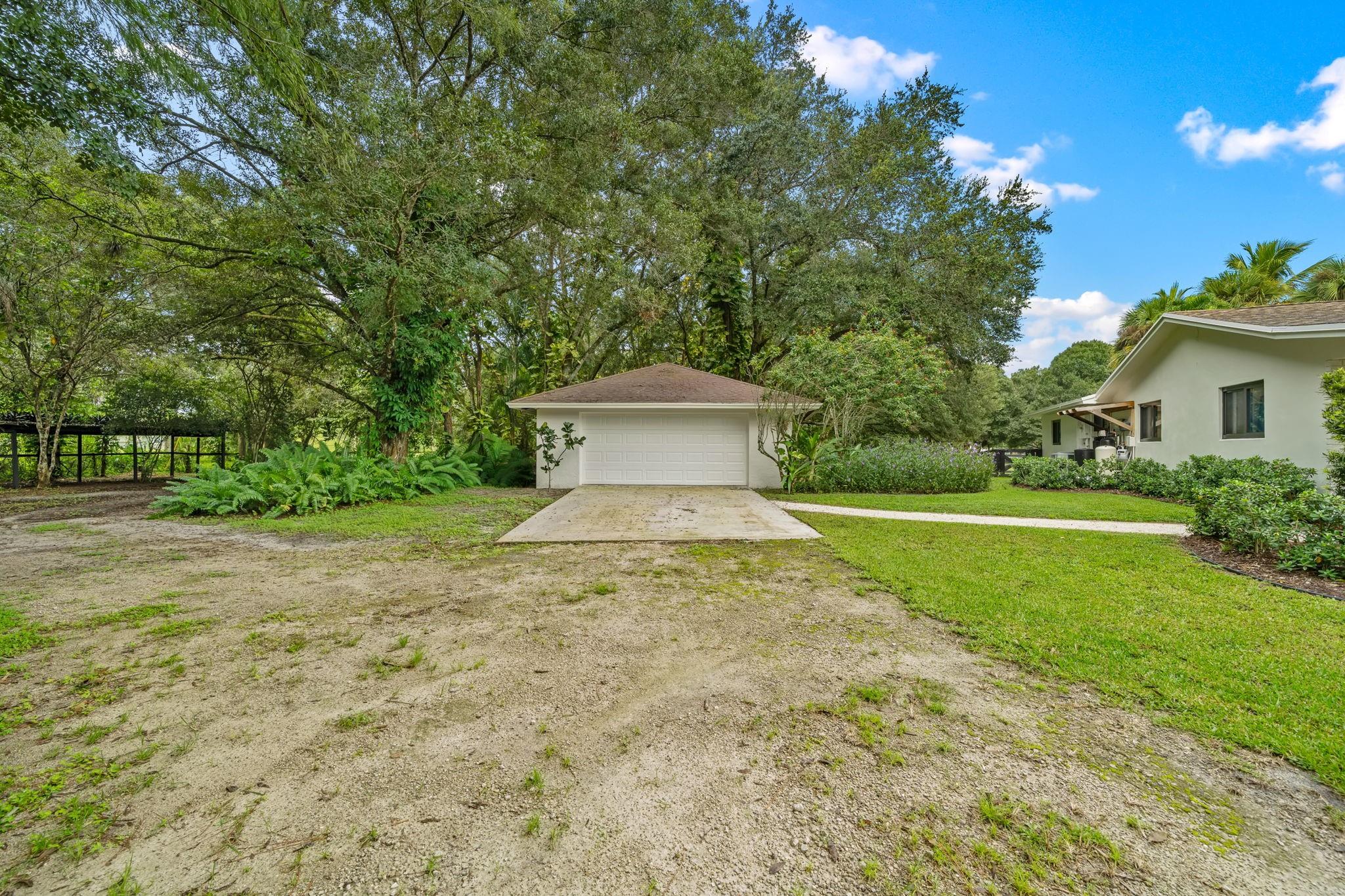 Photo for 3547 B Road, Loxahatchee Groves, FL 33470 - Listing #FX-10526166 3547 B Road, Loxahatchee Groves, FL 33470