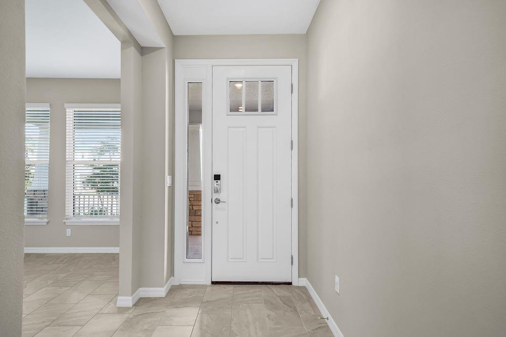 621 SE Ranch Oak Circle ~ Ready Now