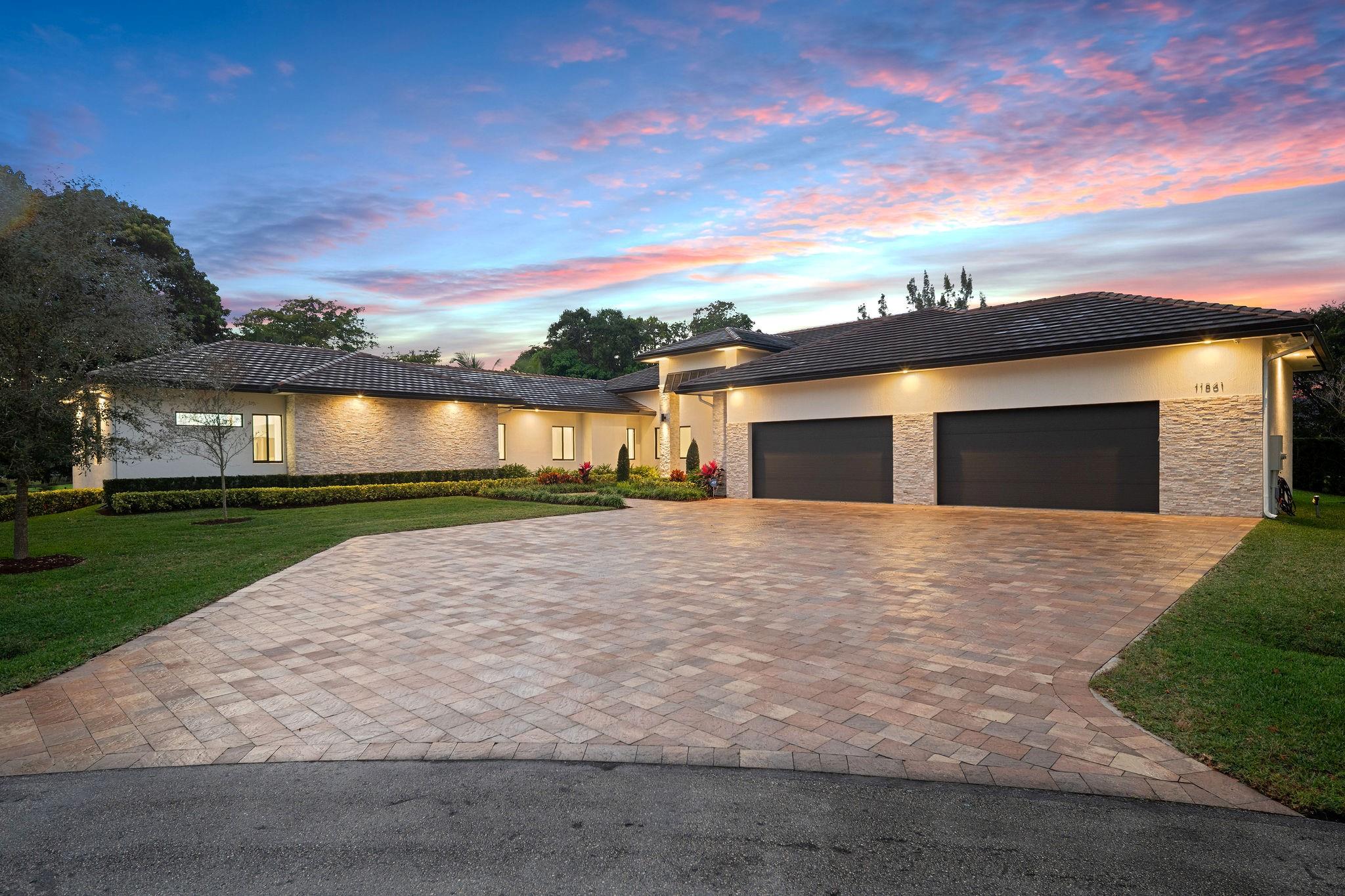 11861 NW 9 Street, Plantation, FL 33325