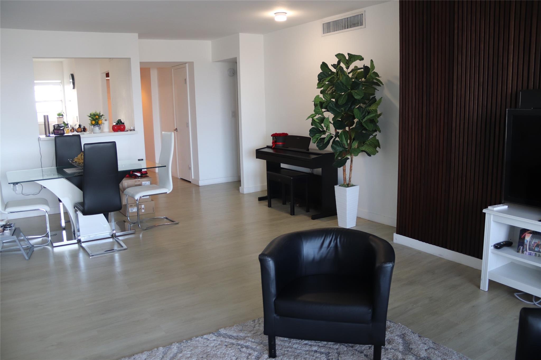 1770 NE 191st Street 816, Miami, FL 33179