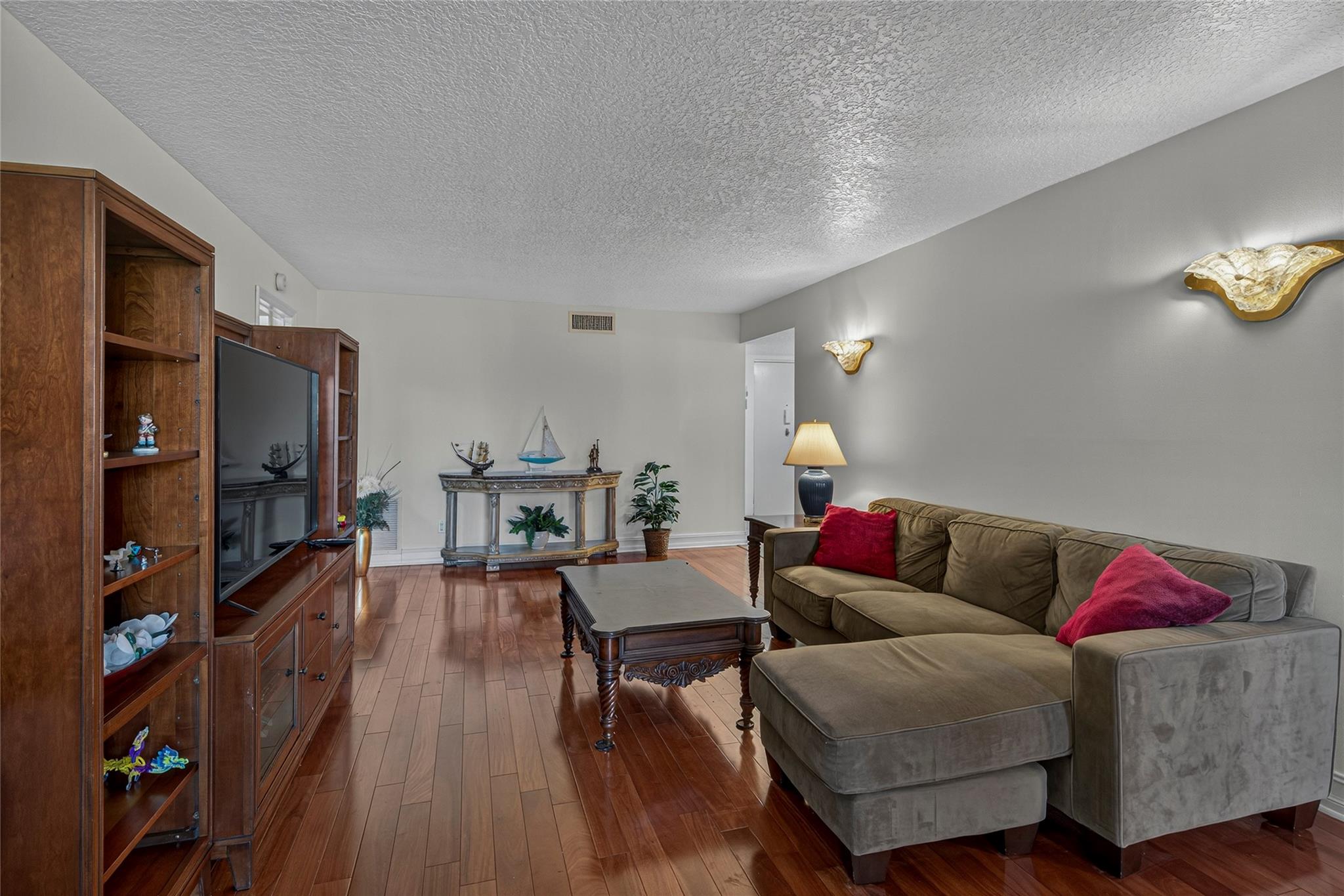 Photo for 4702 Fountains Drive, 205, Lake Worth, FL 33467 - listing #FX-10534563 4702 Fountains Drive, 205, Lake Worth, FL 33467