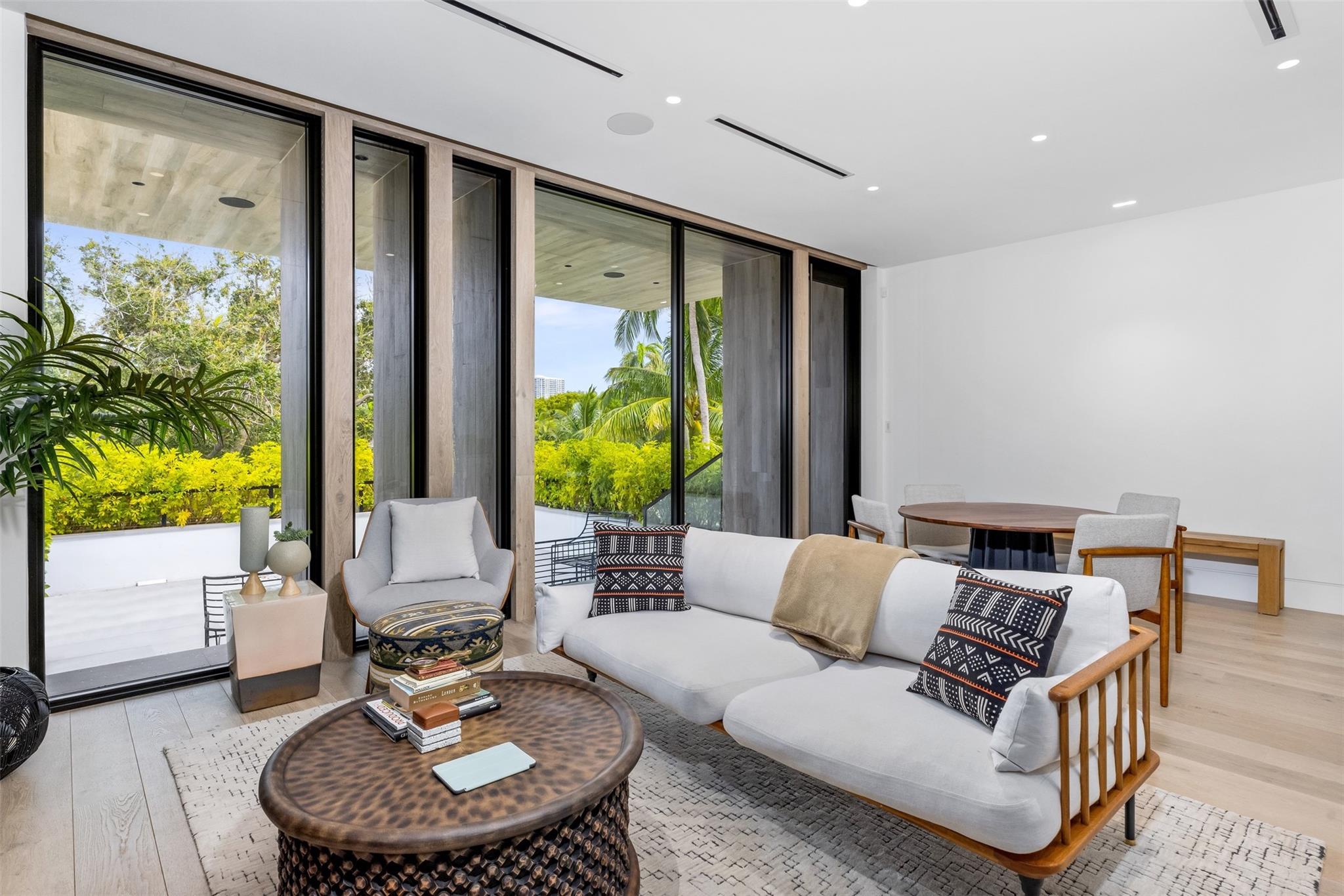 516 Mola Avenue, Fort Lauderdale, FL 33301