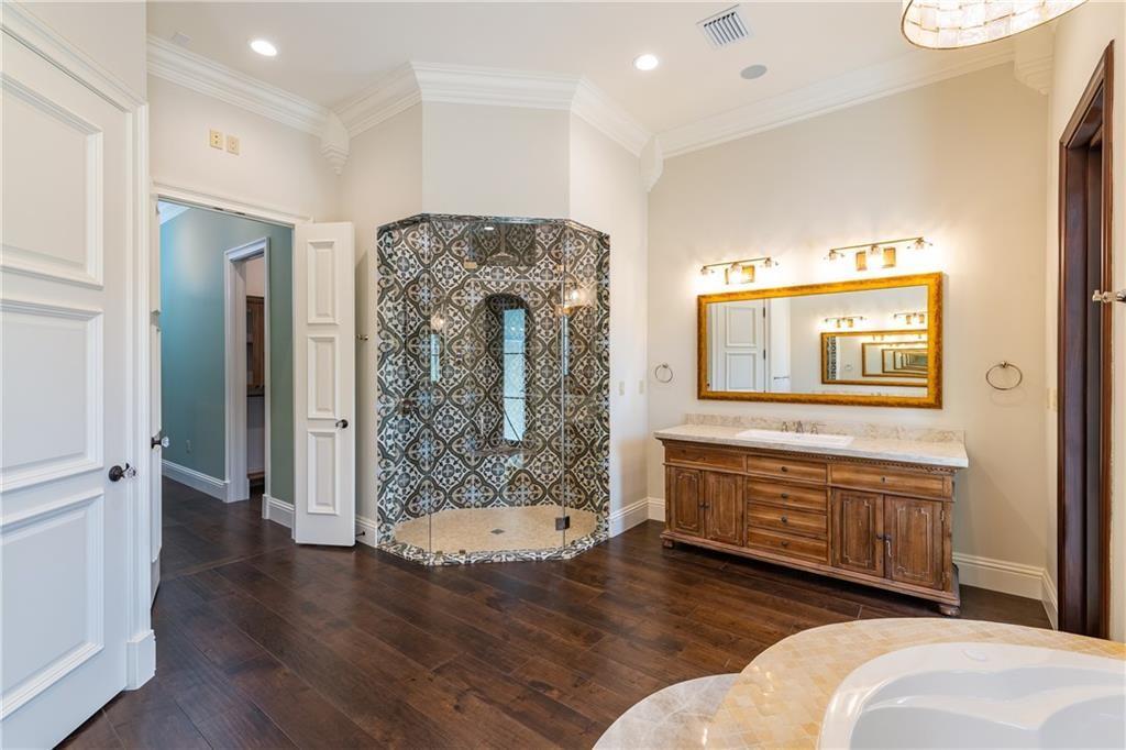 WALK-IN SHOWER IN MASTER BATHROOM