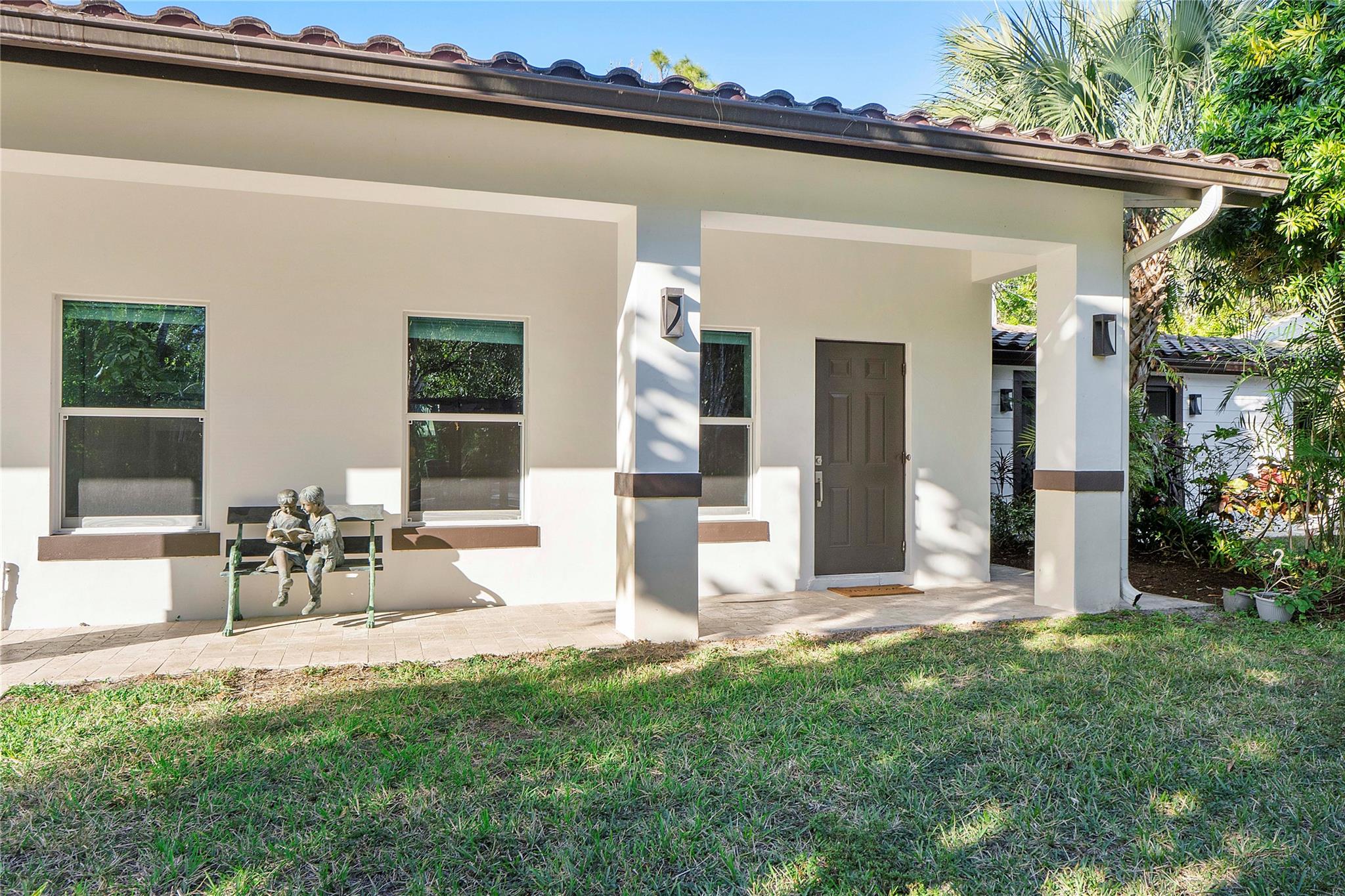 Just one of the 2 identical 2/2 fully equipped cottages that were built in 2019 including kitchen and washer& dryer in each unit,