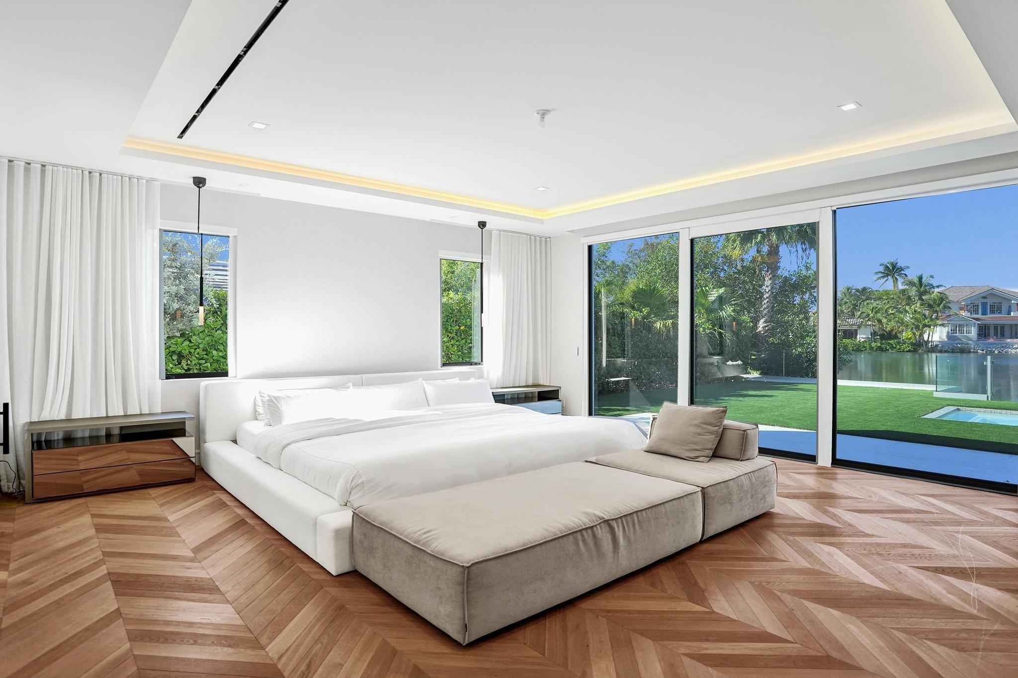 7 Seneca Road, Sea Ranch Lakes, FL 33308