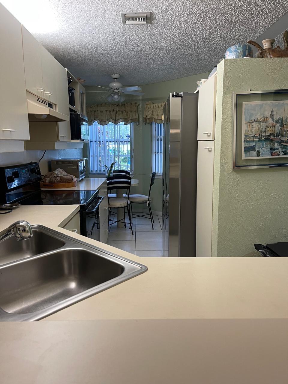 9520 SW 1st Place 6B, Coral Springs, FL 33071