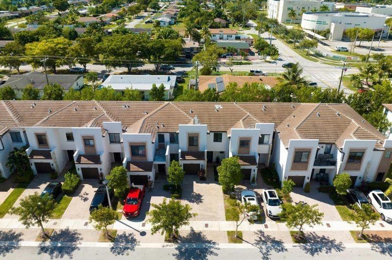 340 NE 208th Terrace 340, Miami, FL 33179