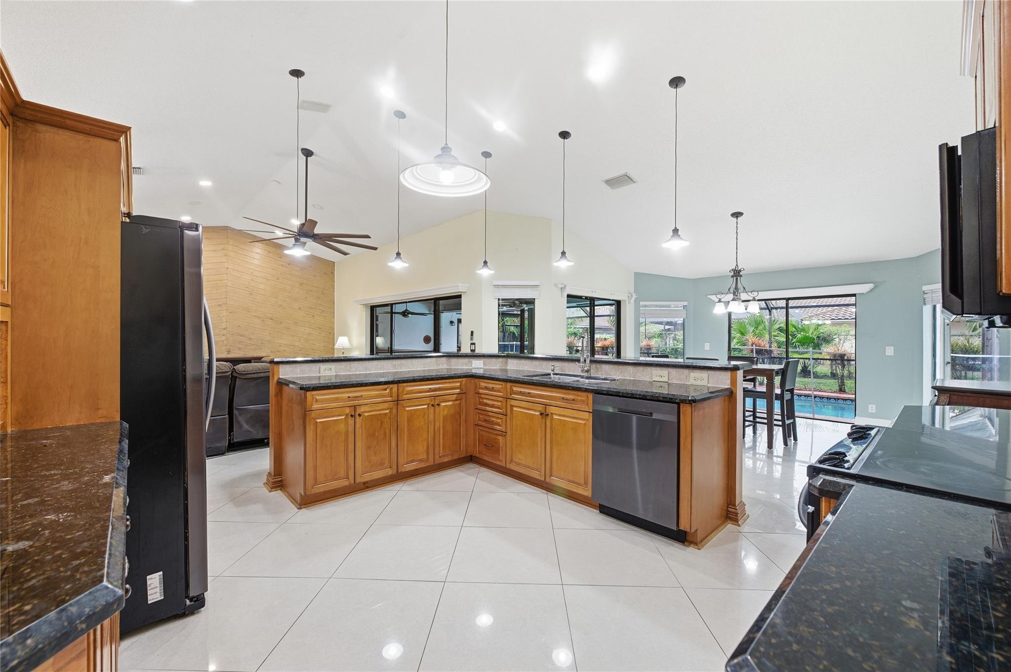 10949 NW 1st Mnr, Coral Springs, FL 33071