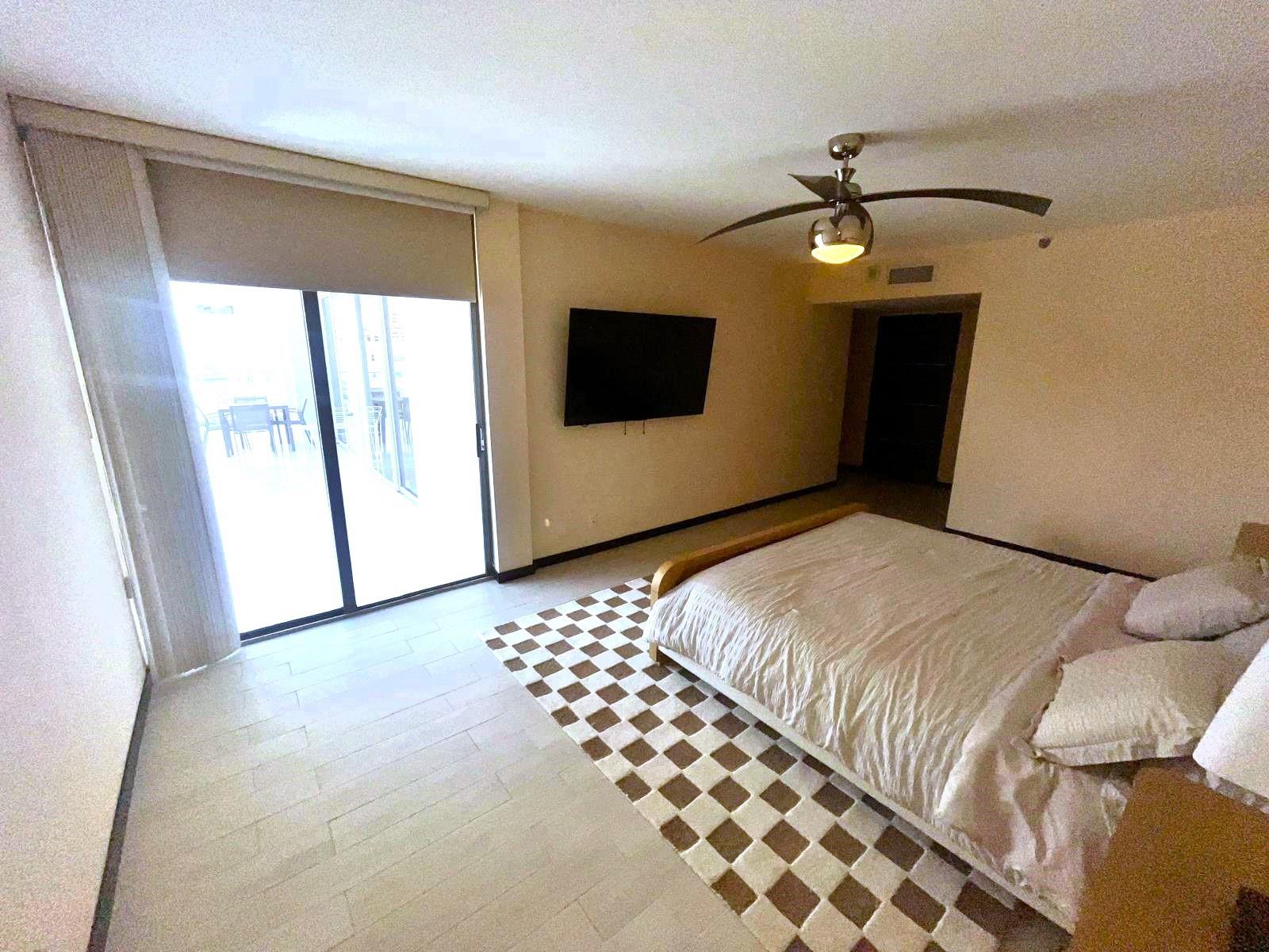 19707 Turnberry Way 8L, Miami, FL 33180