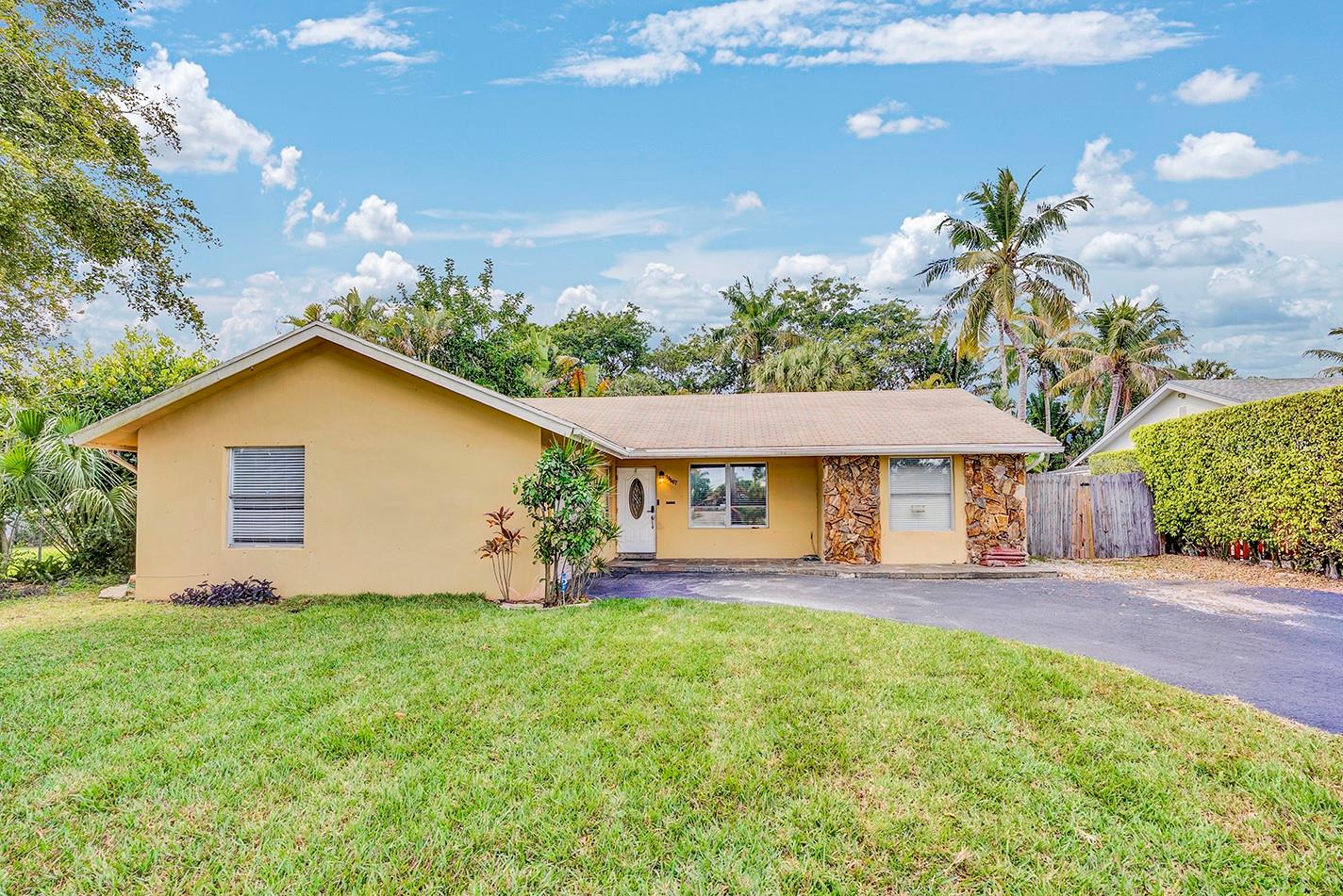 19667 Delaware Circle, Boca Raton, FL 33434