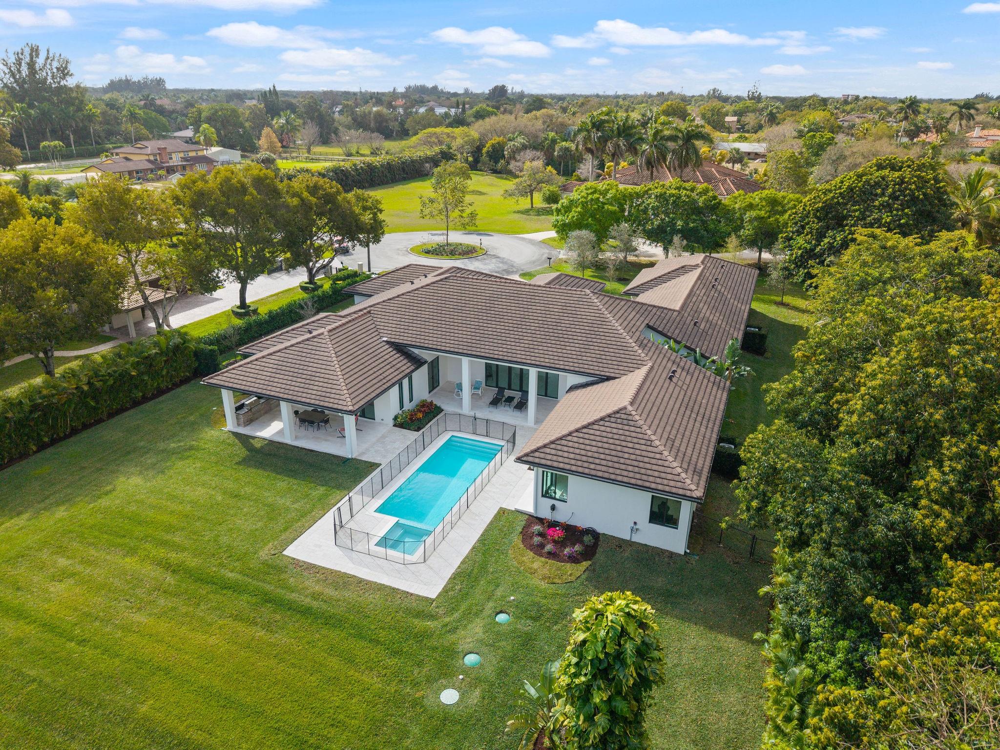 11861 NW 9 Street, Plantation, FL 33325