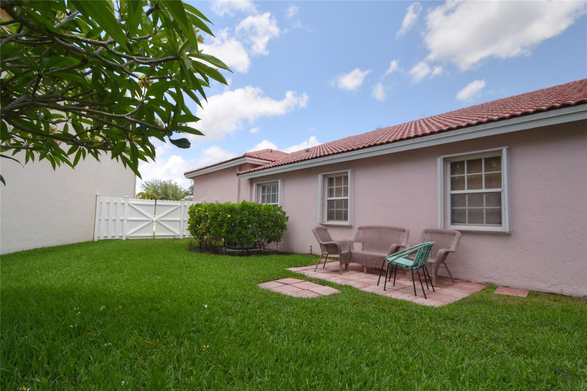 Photo for 98 Gables Boulevard, Weston, FL 33326 - Listing #FX-10506101 98 Gables Boulevard, Weston, FL 33326