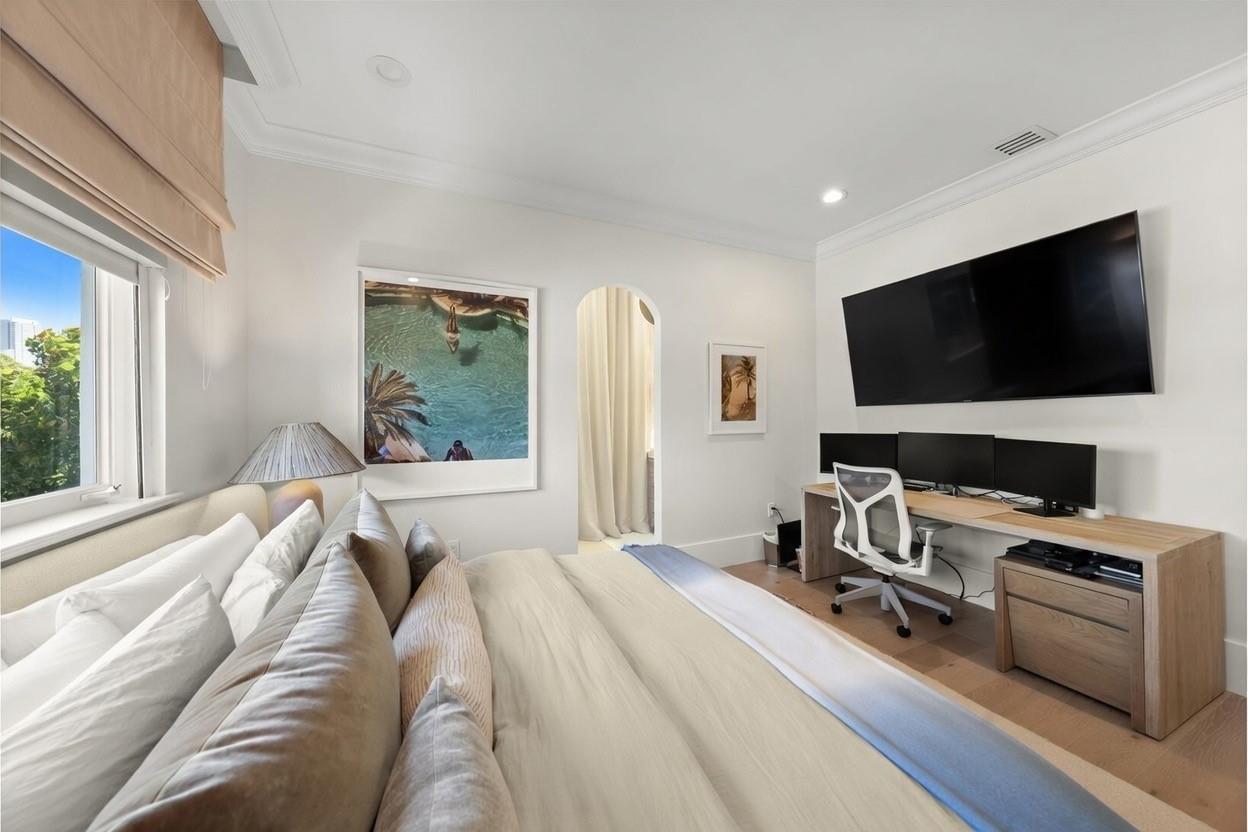 2765 Brickell Court, Miami, FL 33129