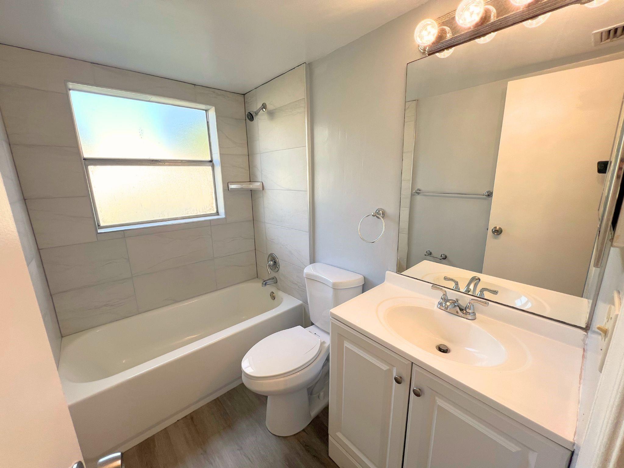 843 Twin Lakes Drive 30B, Coral Springs, FL 33071