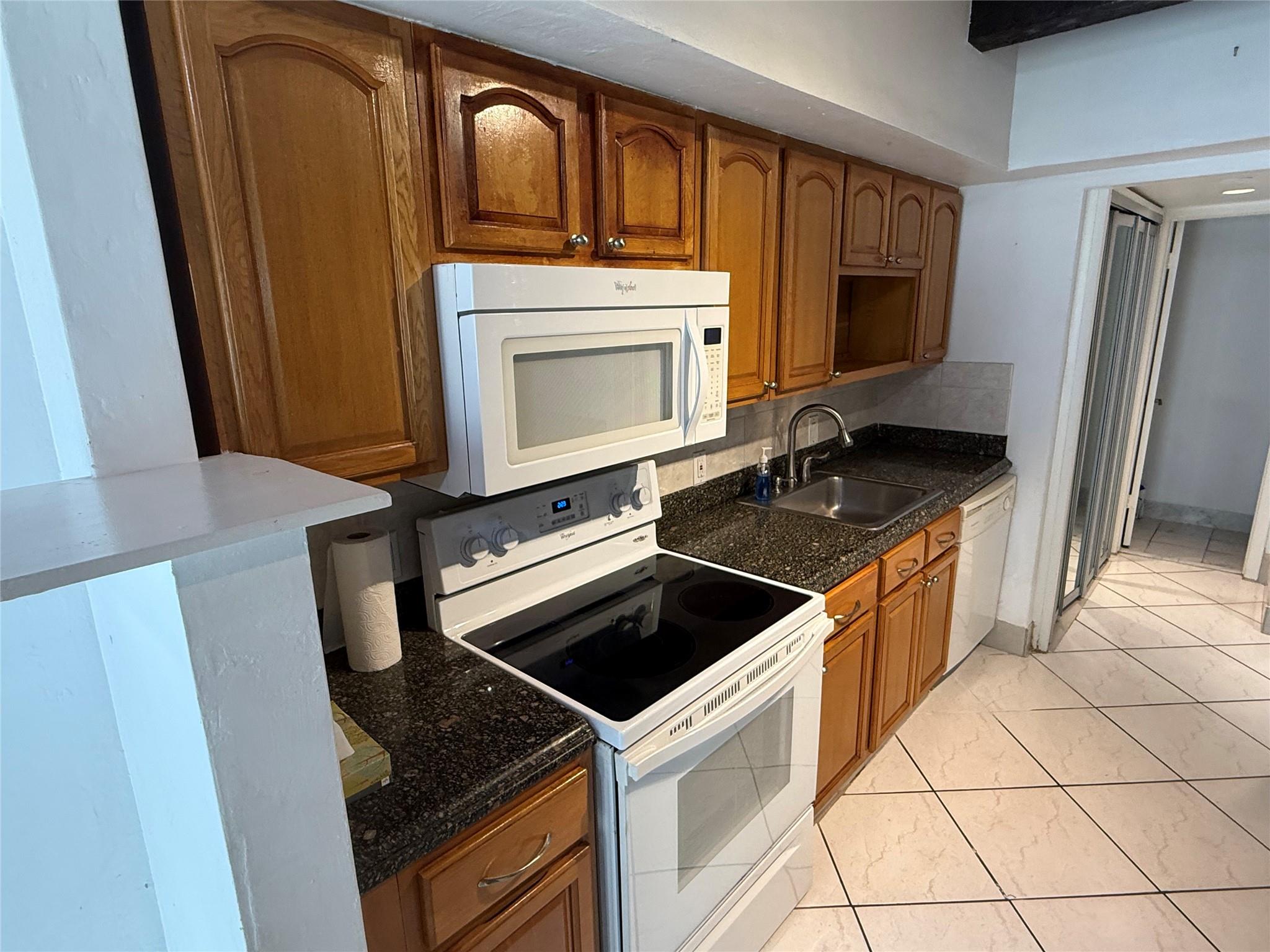 19428 NE 26th Avenue 103, Miami, FL 33180