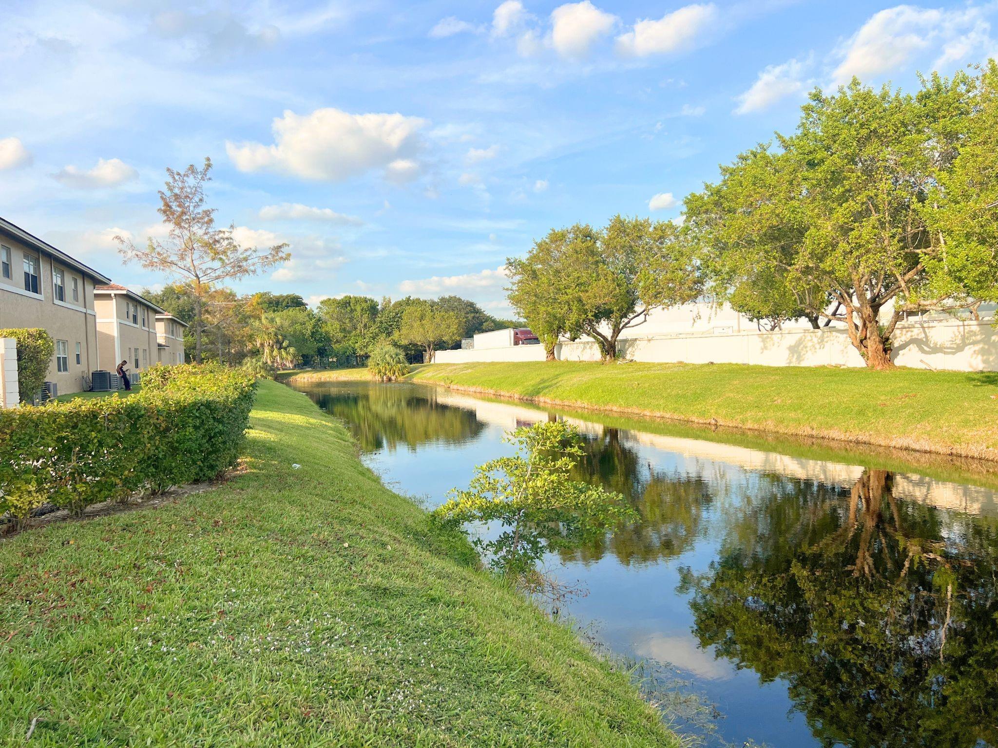 843 Twin Lakes Drive 30B, Coral Springs, FL 33071