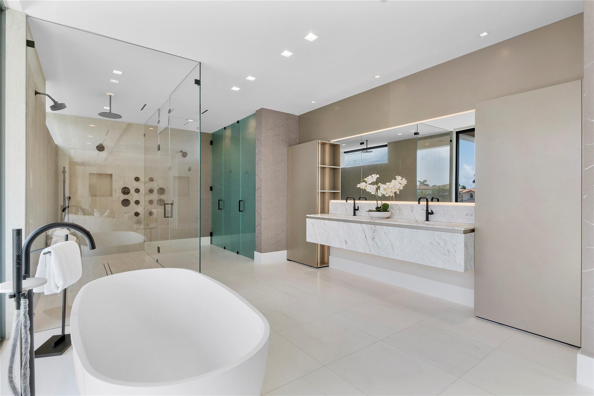 2880 NE 28th Street, Fort Lauderdale, FL 33306