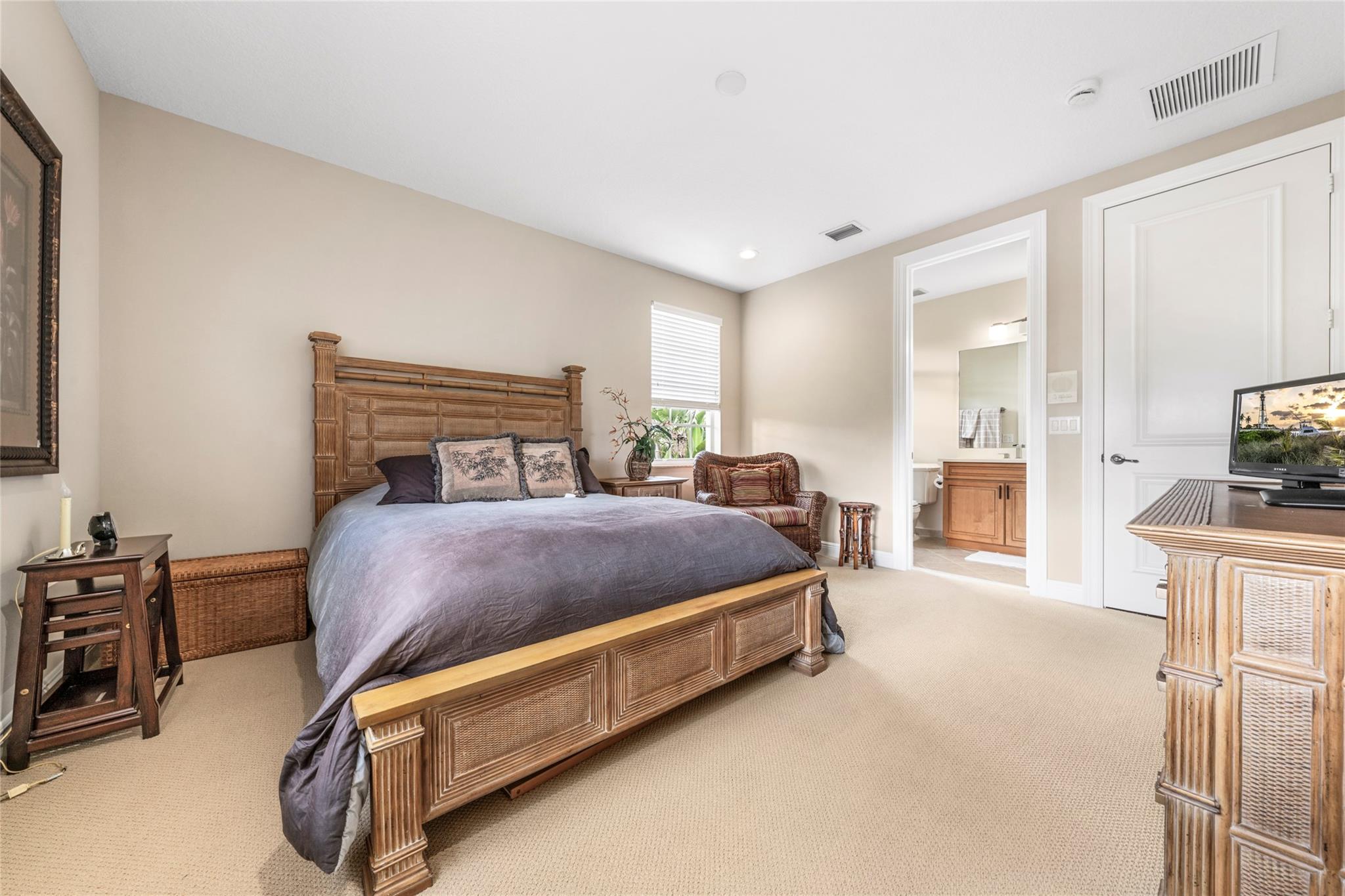 Upstairs Bedroom W/ Ensuite Bath