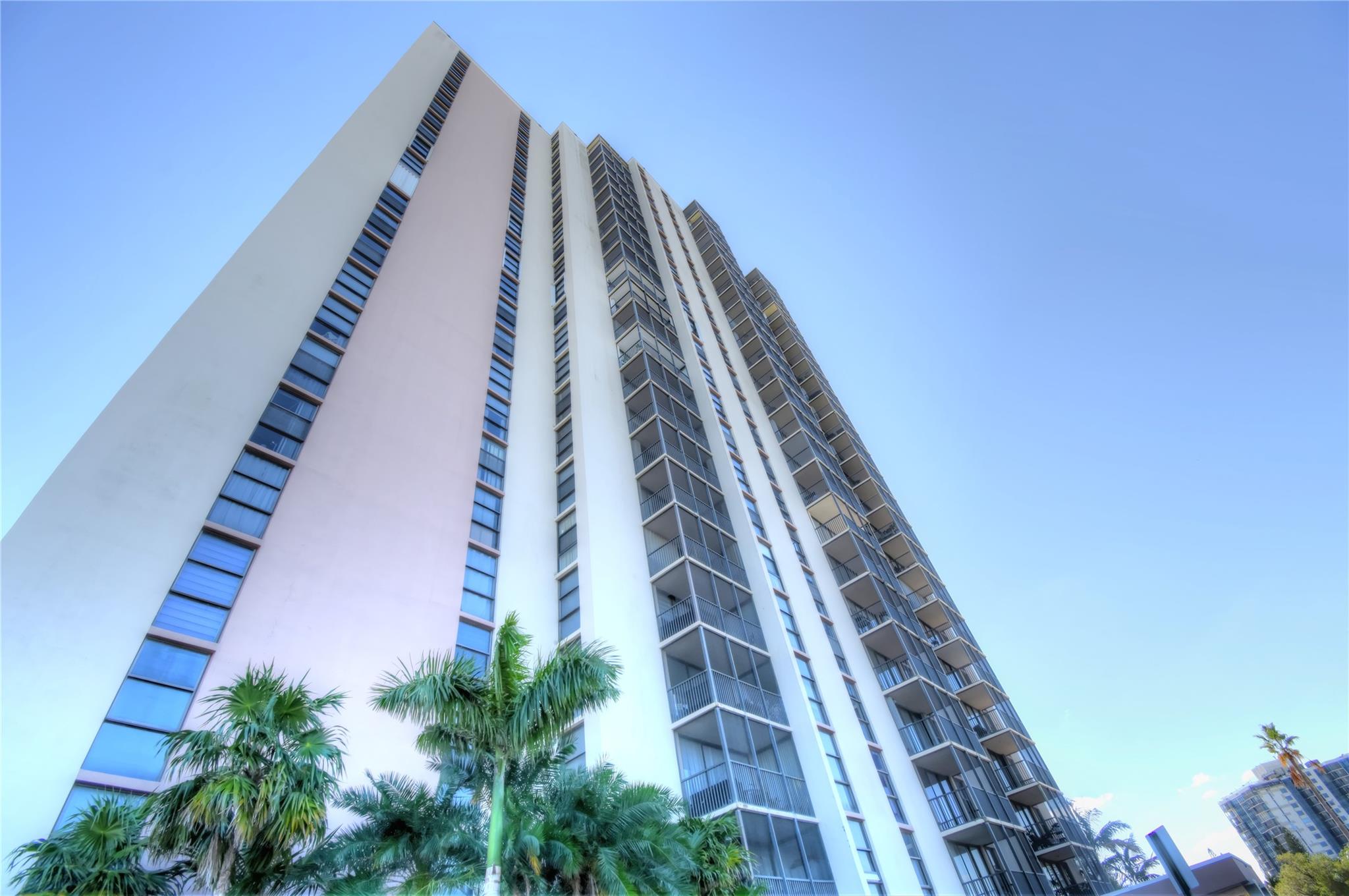 Photo for 20301 W Country Club Drive, 930 930, Aventura, FL 33180 - listing #FX-10537822 20301 W Country Club Drive, 930 930, Aventura, FL 33180