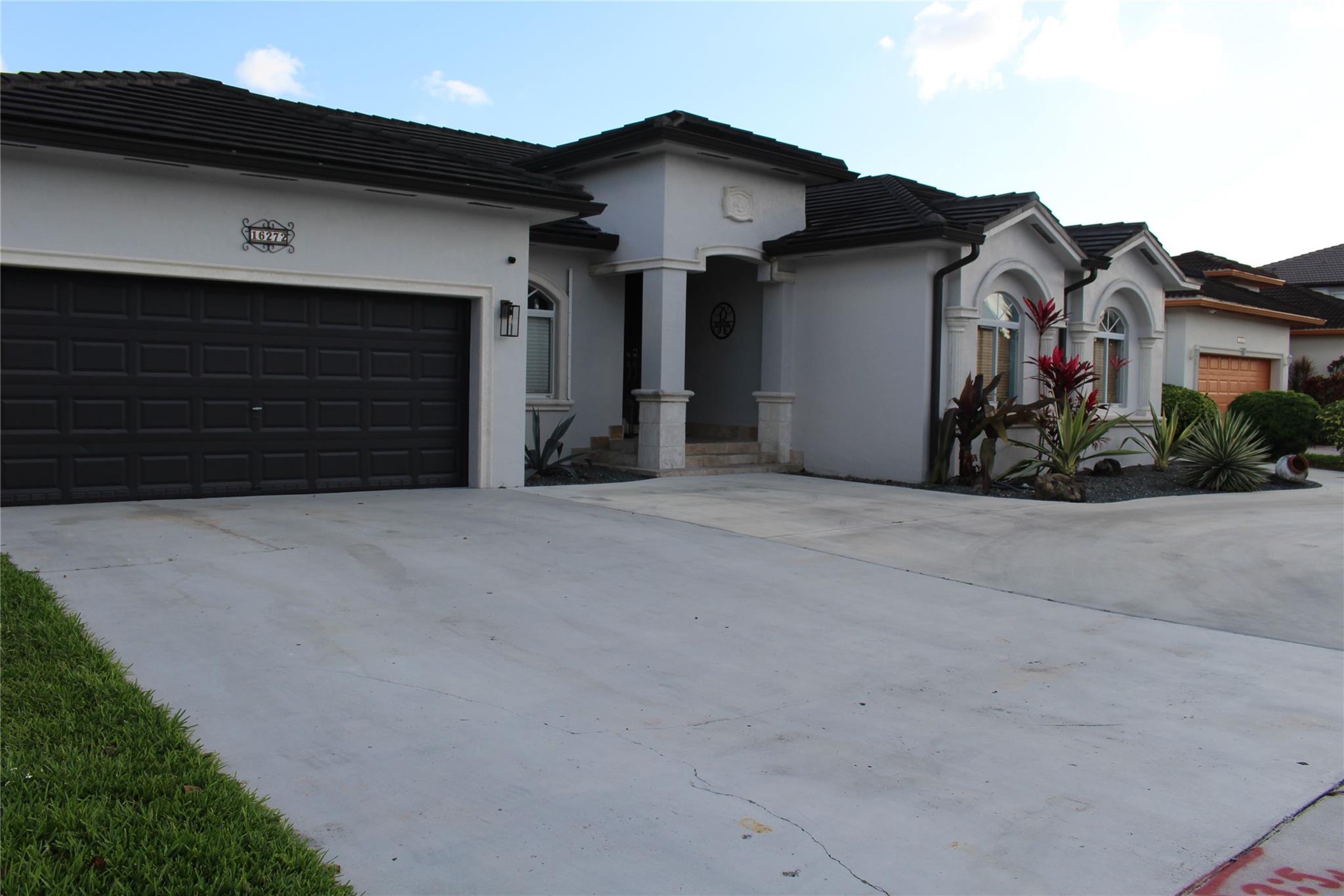 Photo for 16272 SW 42nd Terrace, Miami, FL 33185 - listing #FX-10535993 16272 SW 42nd Terrace, Miami, FL 33185