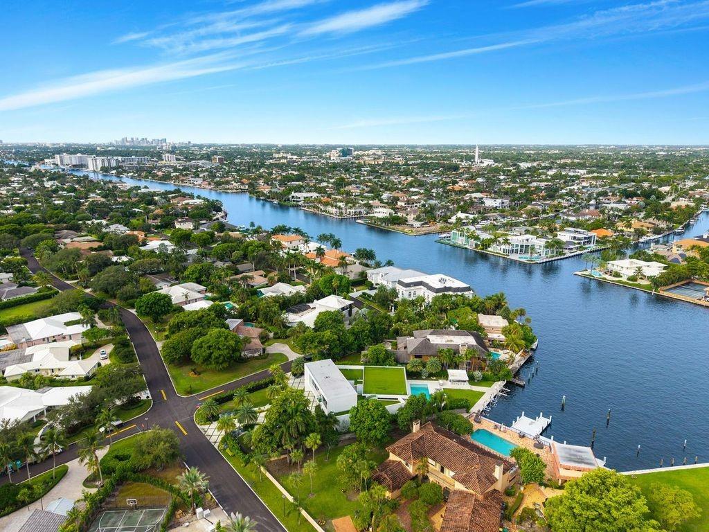 19 Gatehouse Road, Sea Ranch Lakes, FL 33308