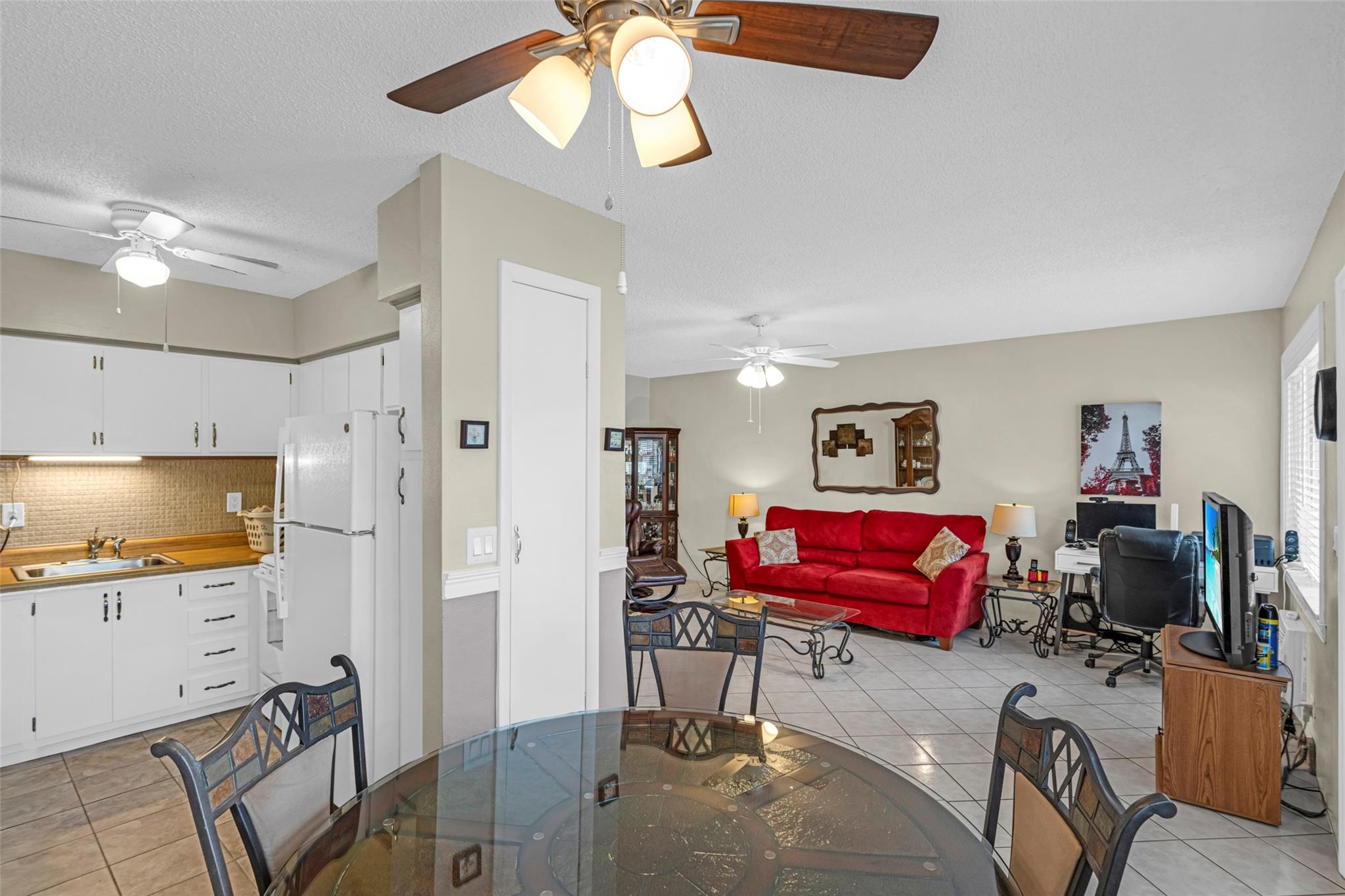 DINNIG AREA OPEN TO LIVING AREA