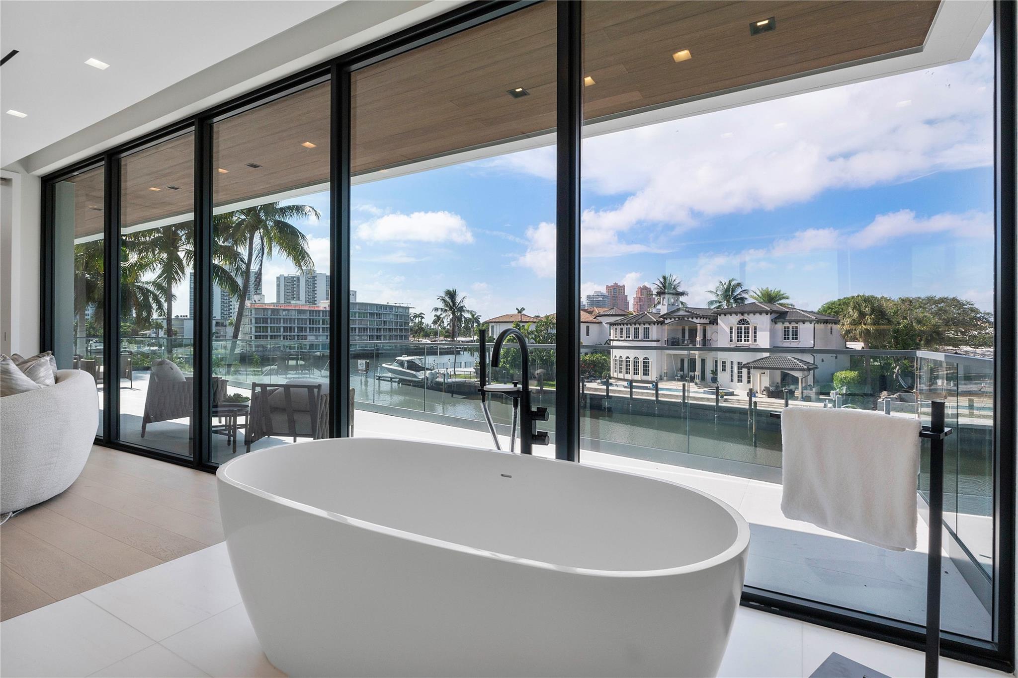 2880 NE 28th Street, Fort Lauderdale, FL 33306