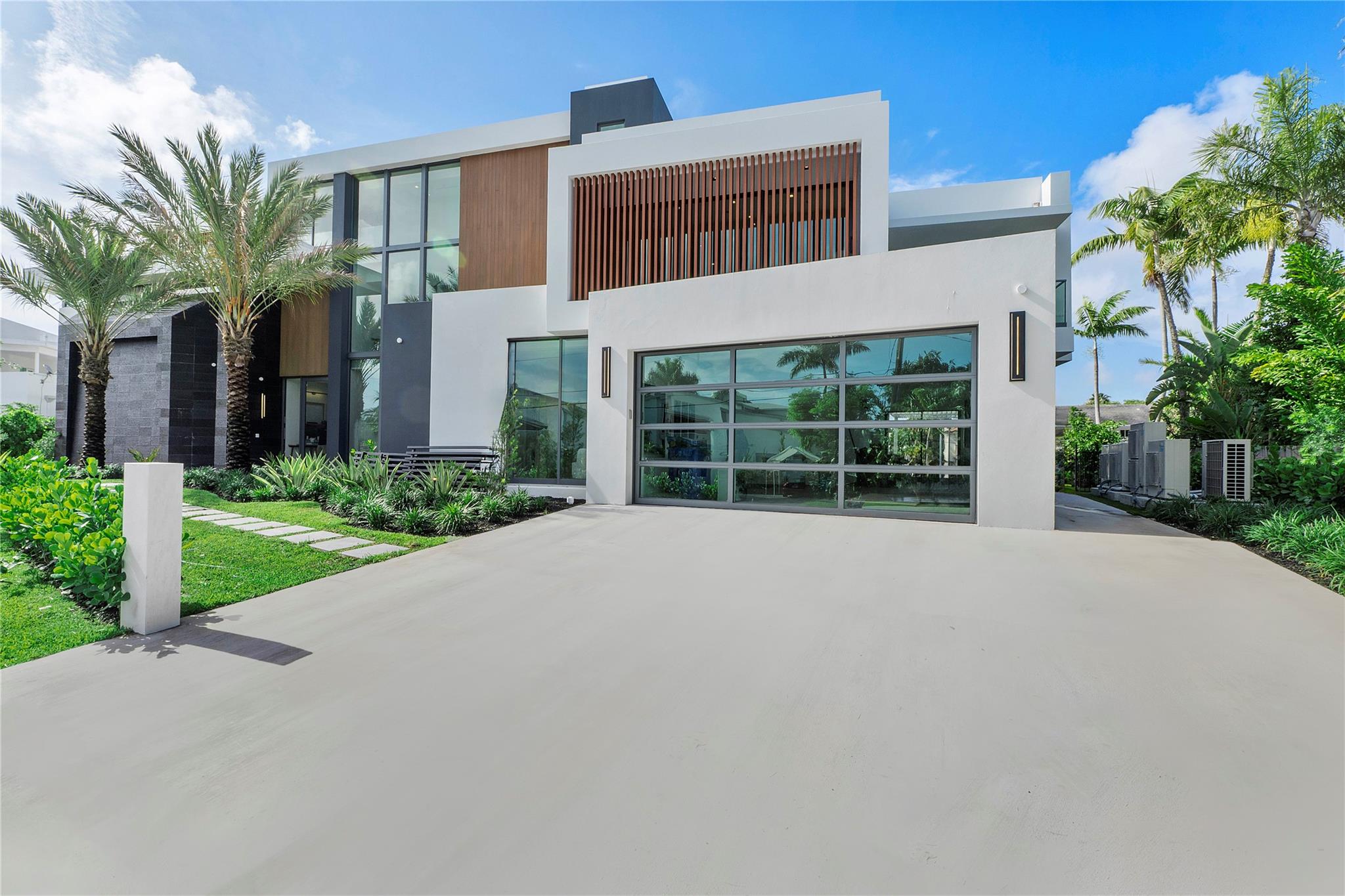 2880 NE 28th Street, Fort Lauderdale, FL 33306